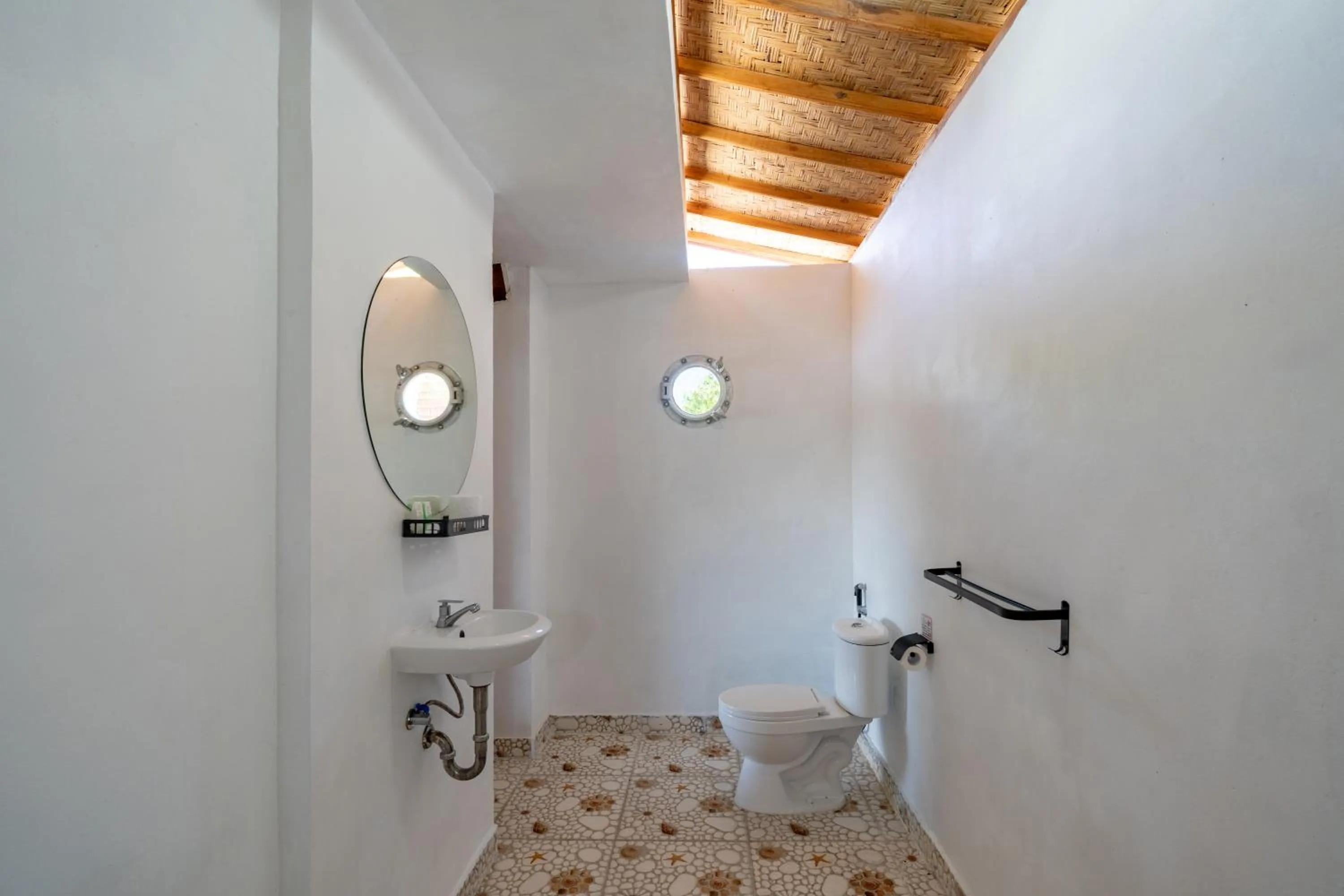 Shower in Butterfly Villas Nusa Ceningan