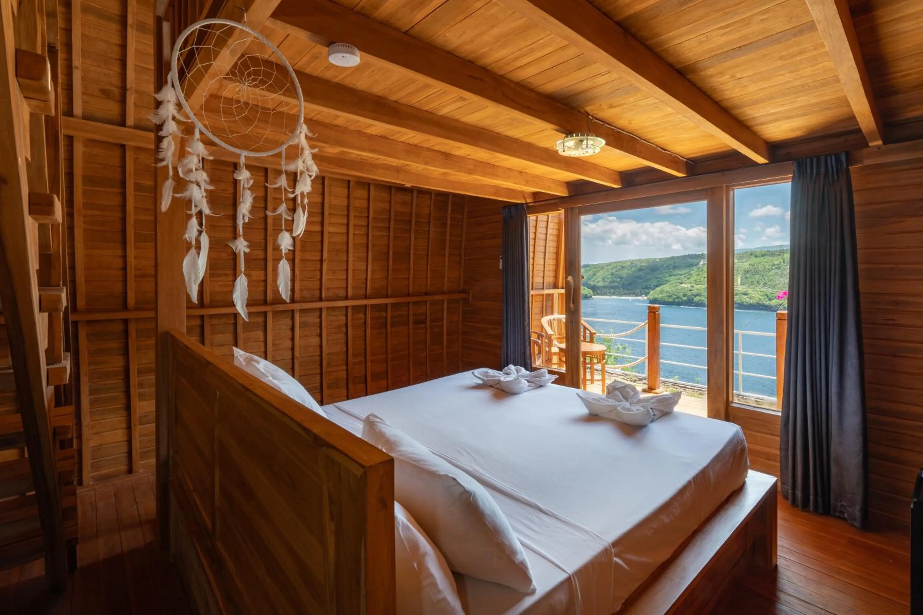 Bed in Butterfly Villas Nusa Ceningan