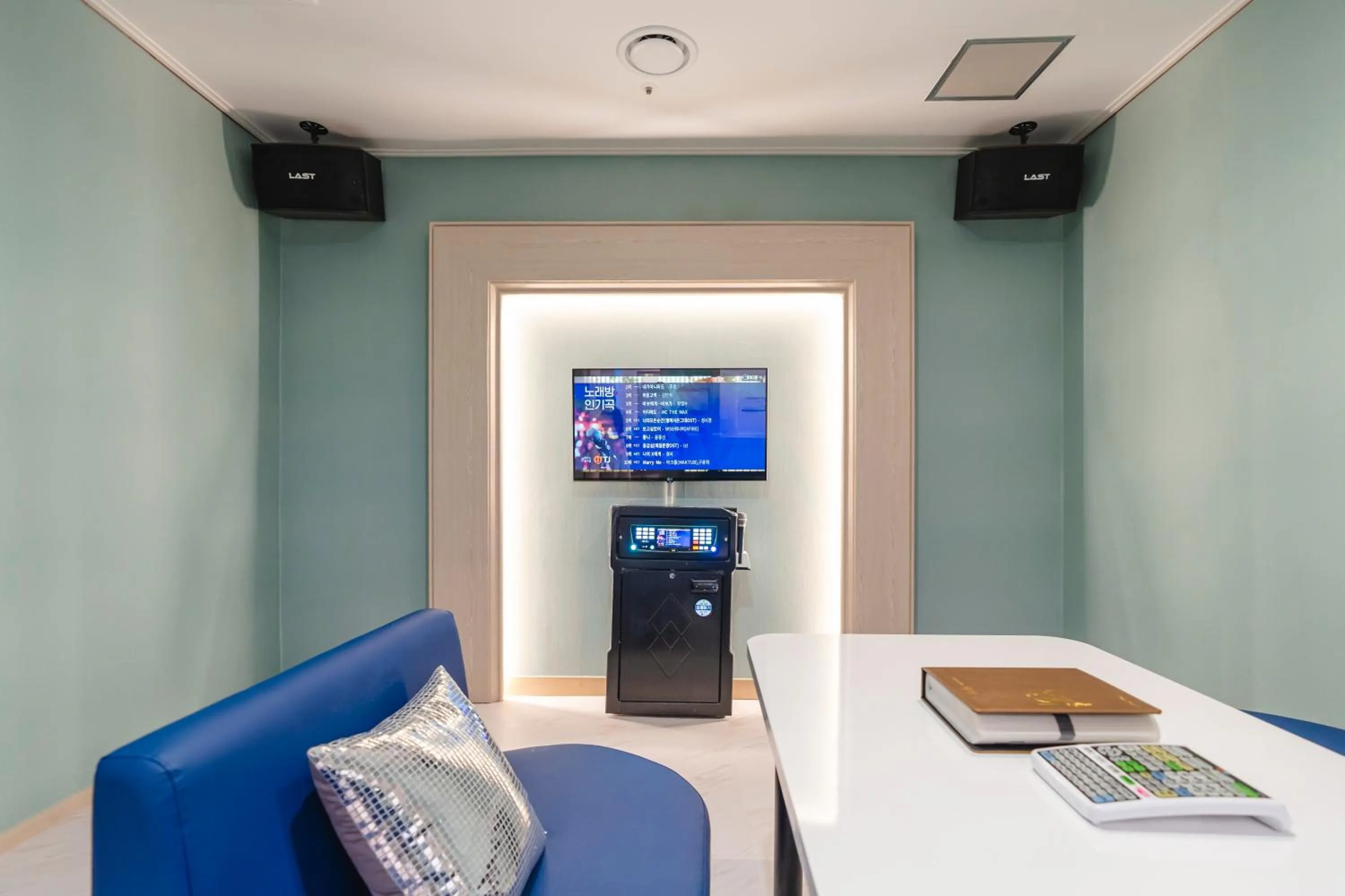 Karaoke in Hallim Resort