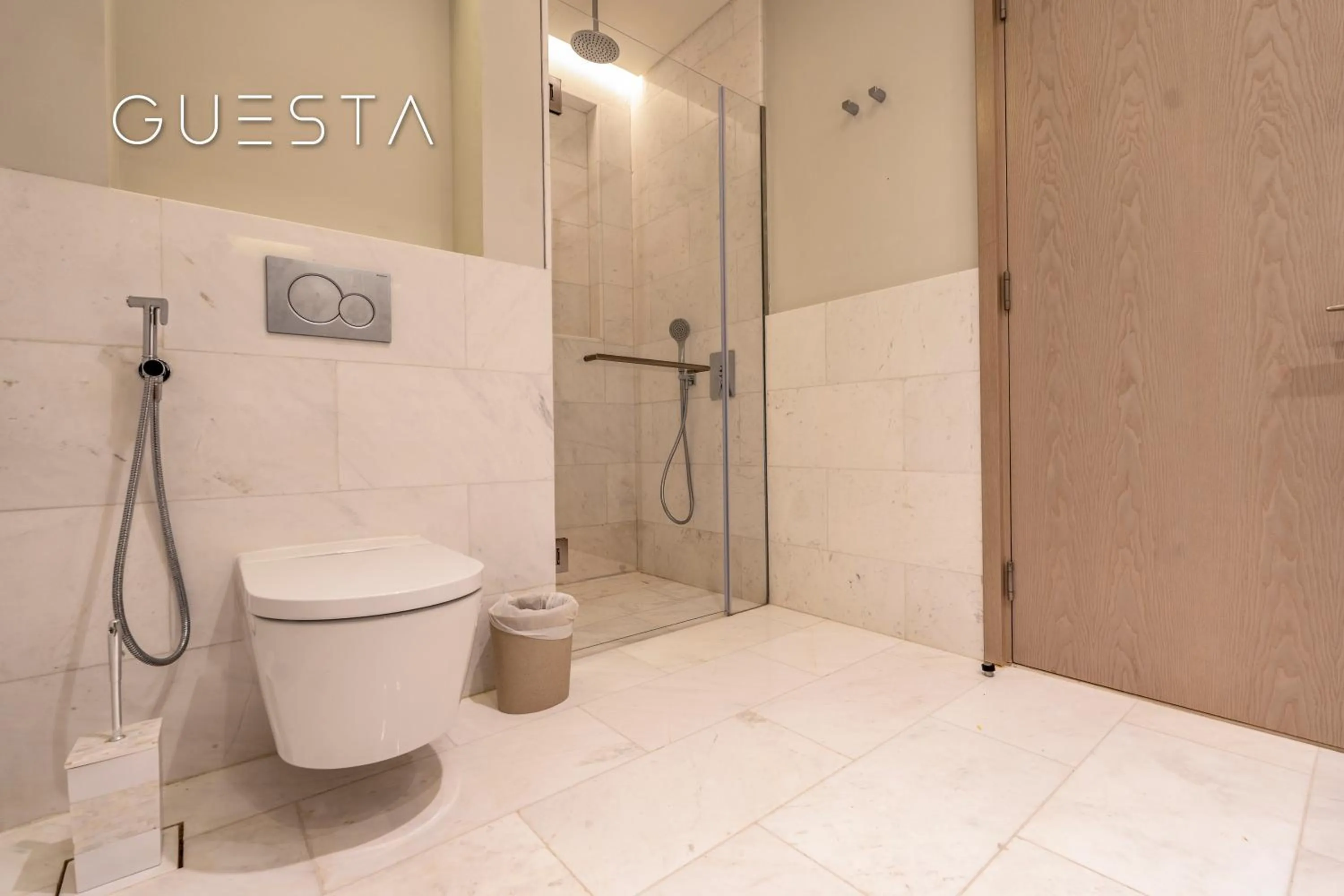 Shower in The Palm Tower, Nakheel Mall, Palm Jumeirah