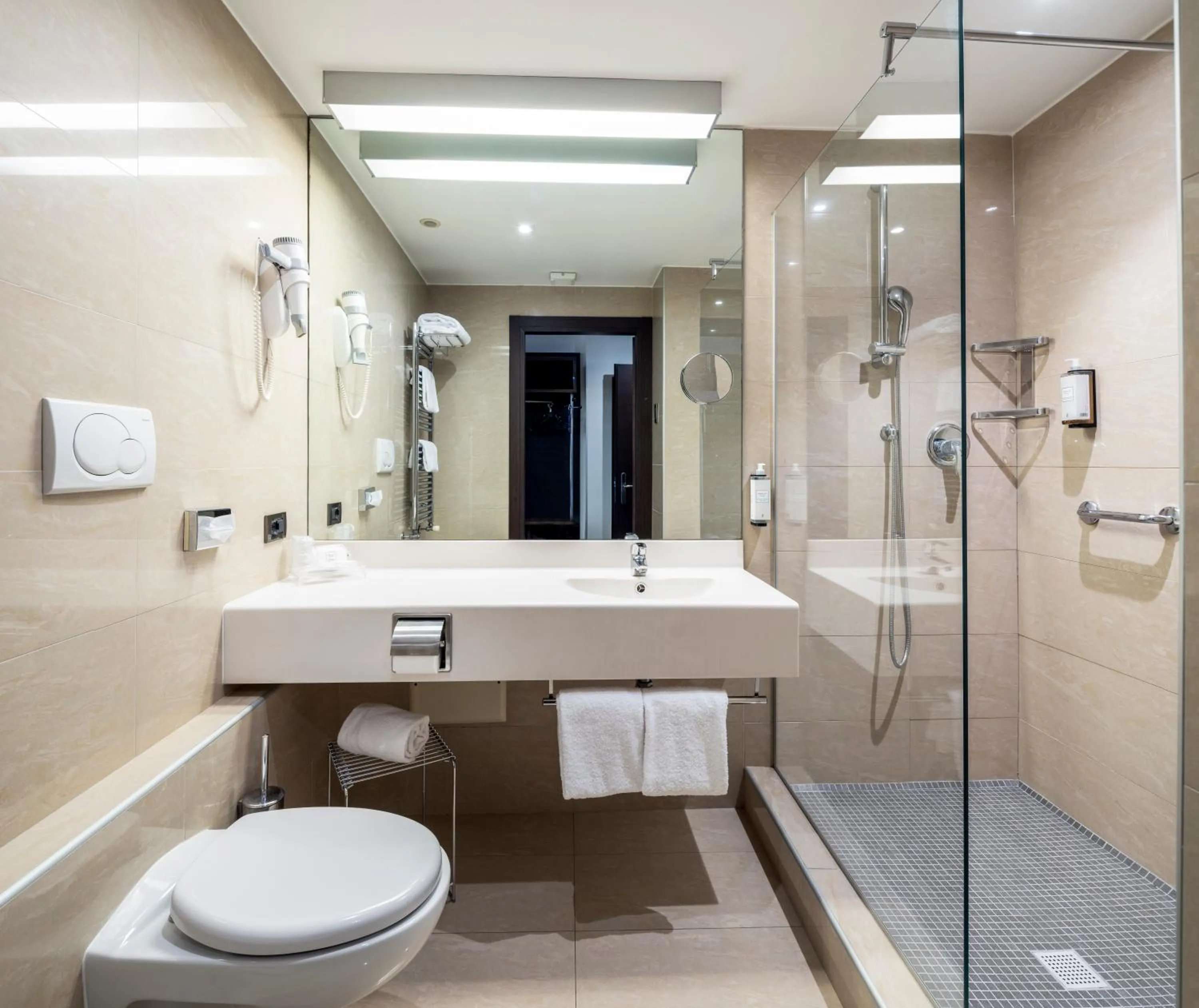 Shower in Best Western Hotel Biri