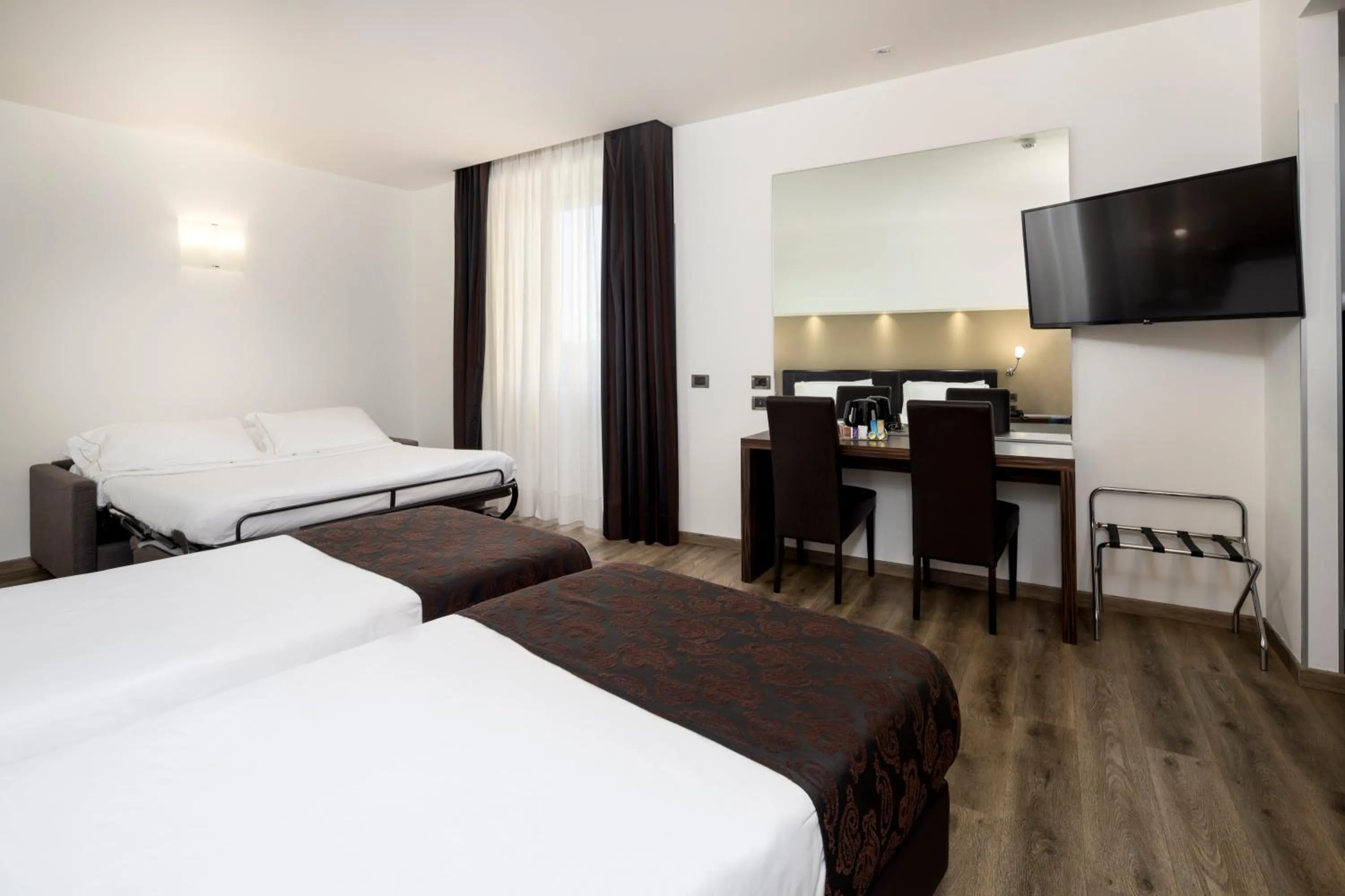 TV and multimedia, Bed in Best Western Hotel Biri