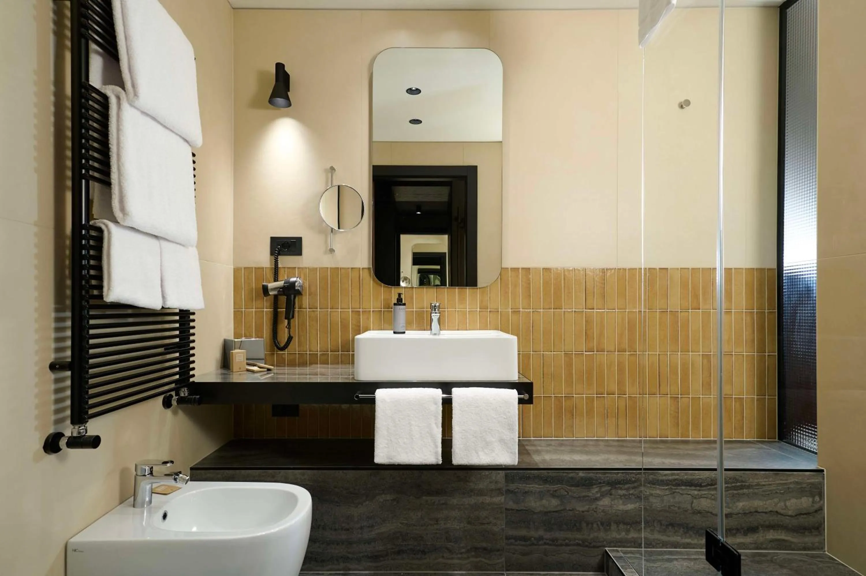 Shower in Best Western Hotel Biri