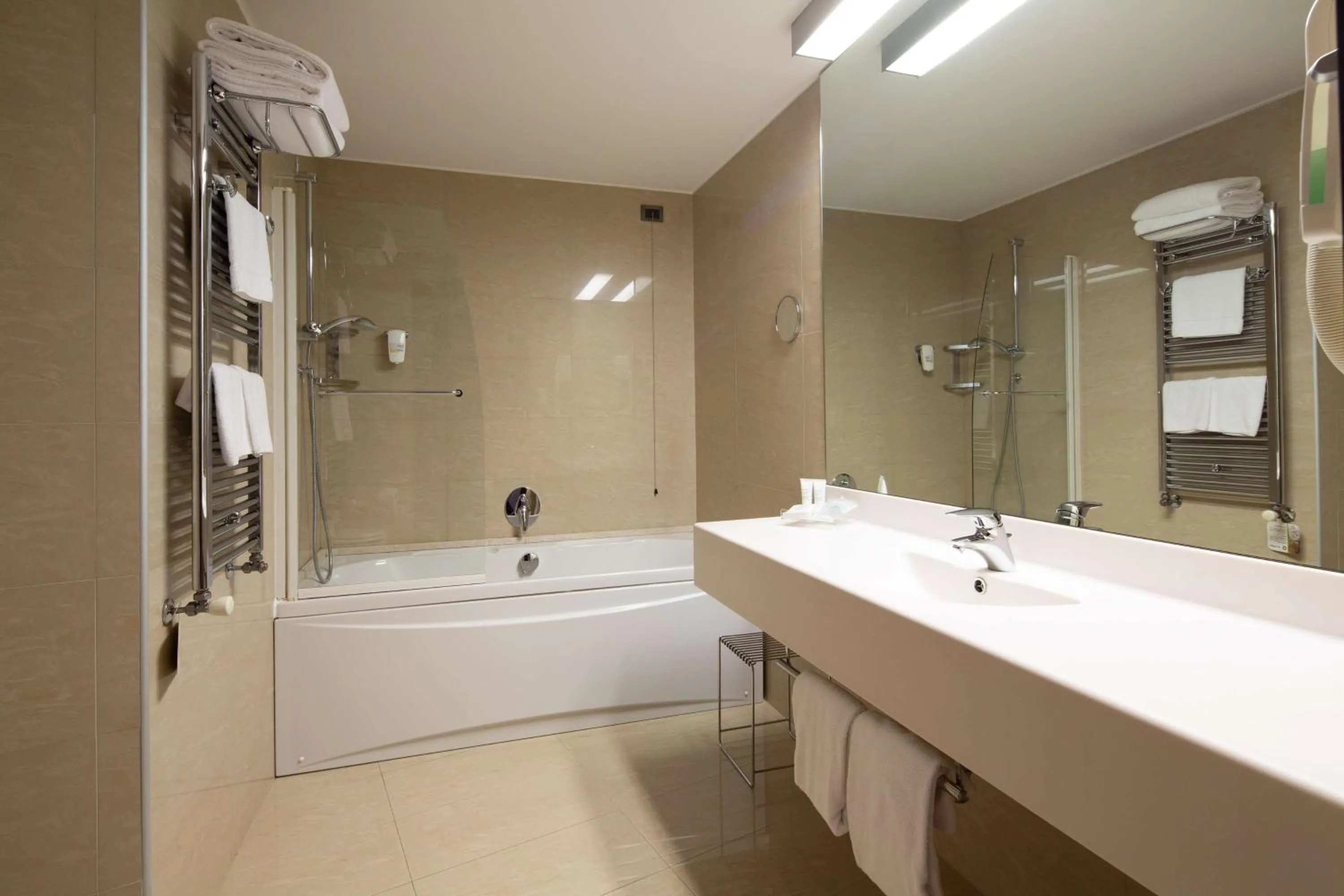 Shower in Best Western Hotel Biri