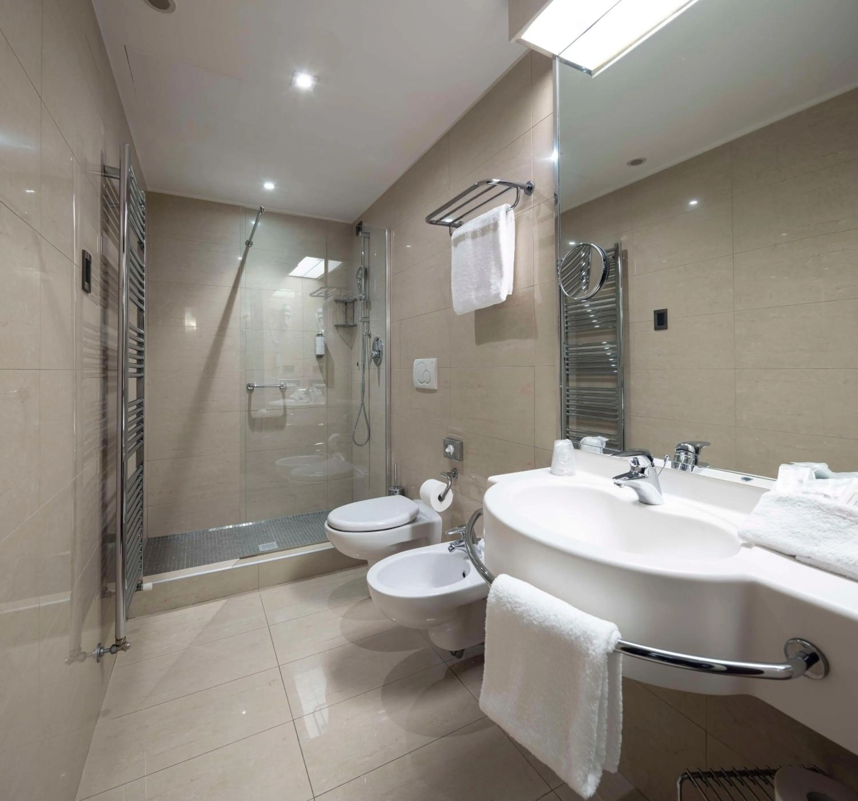 Shower in Best Western Hotel Biri