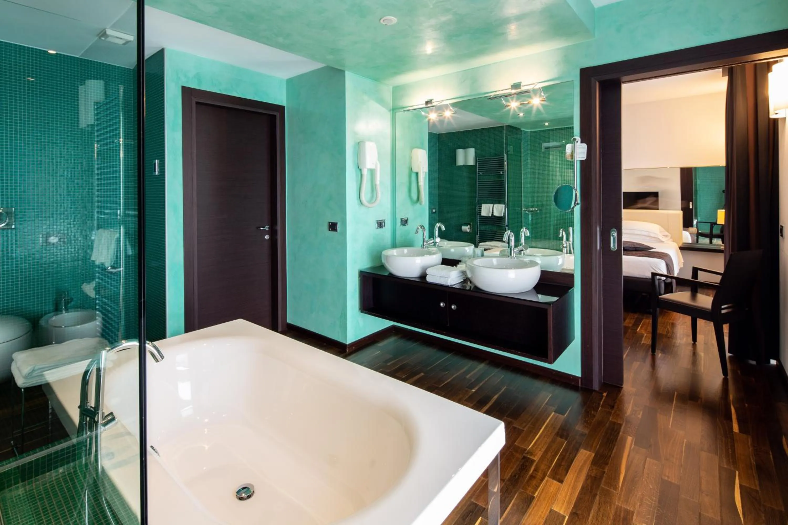 Bathroom, Bed in Best Western Hotel Biri