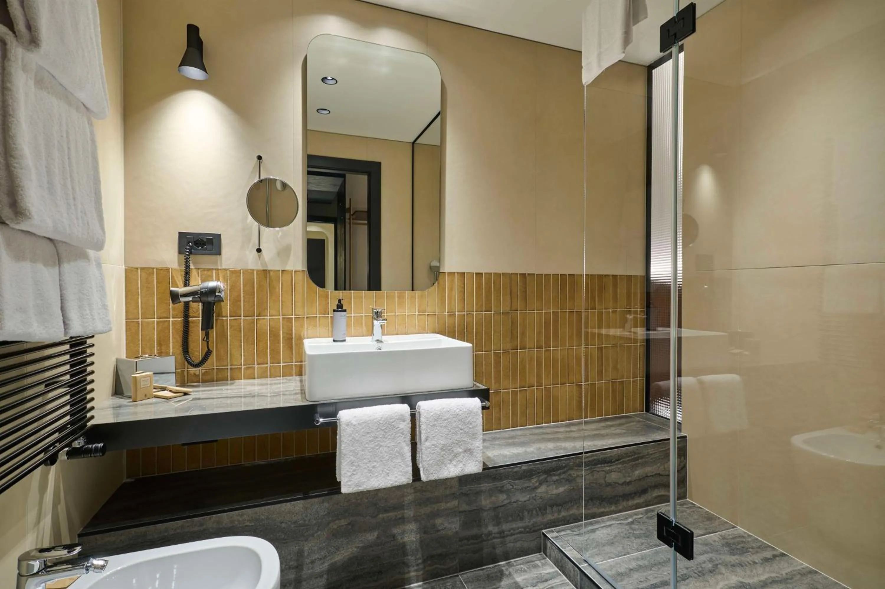 Shower in Best Western Hotel Biri