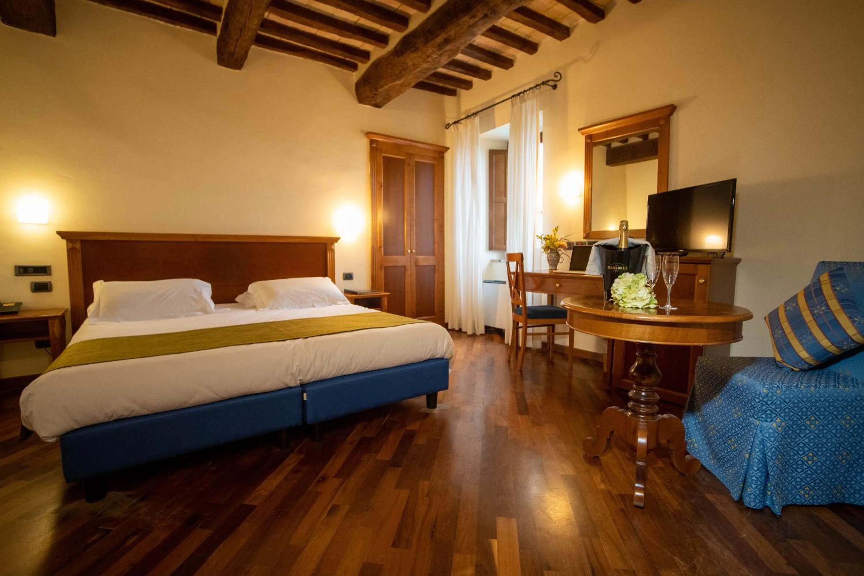 Photo of the whole room, Bed in Relais La Corte di Bettona