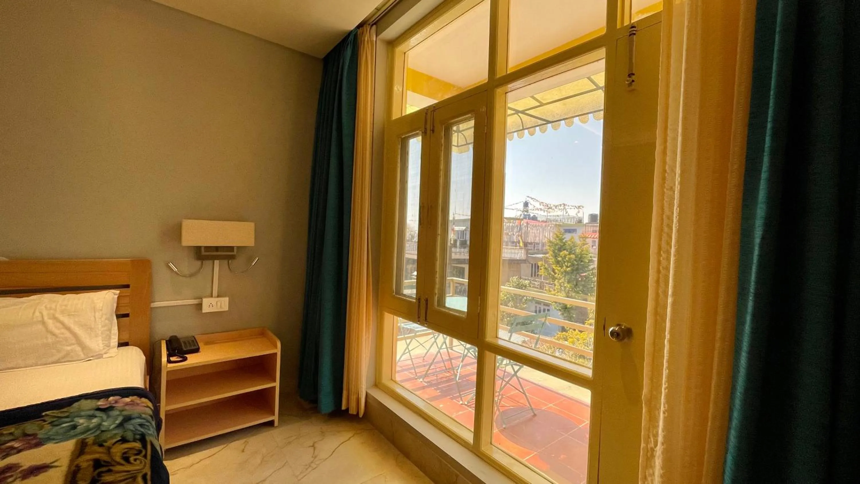 Bed in Madpackers Bir