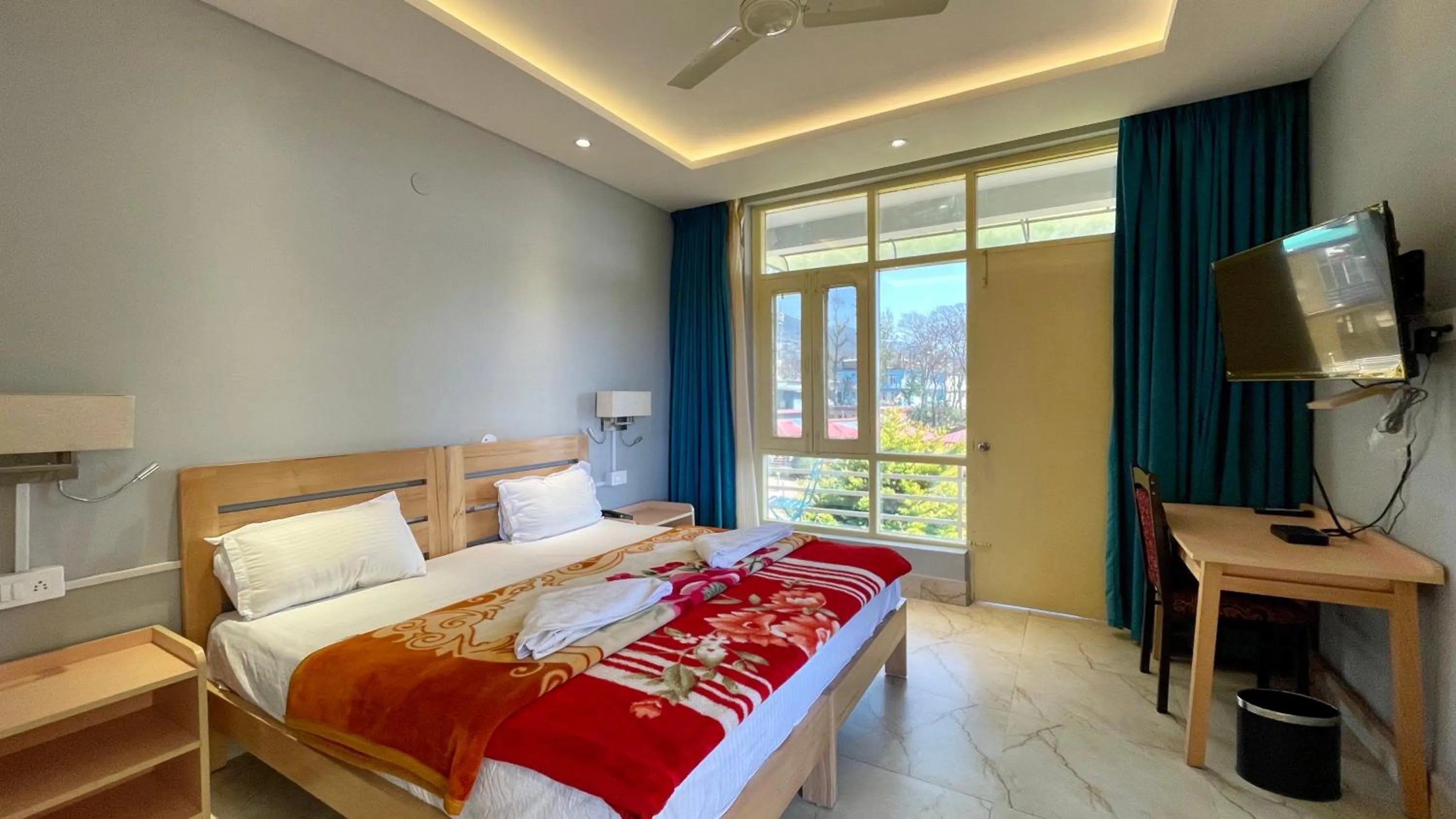 Bed in Madpackers Bir