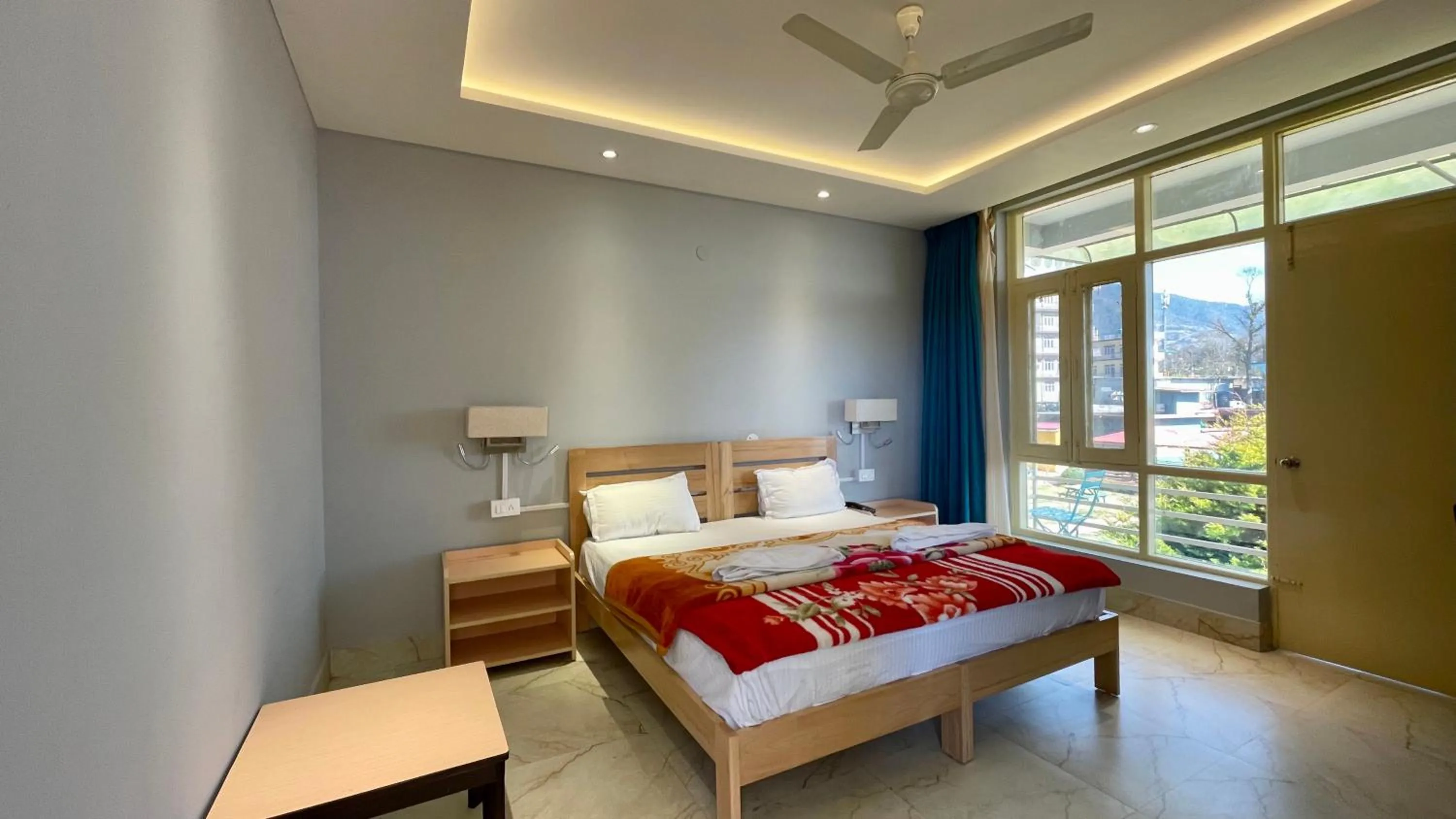 Bed in Madpackers Bir