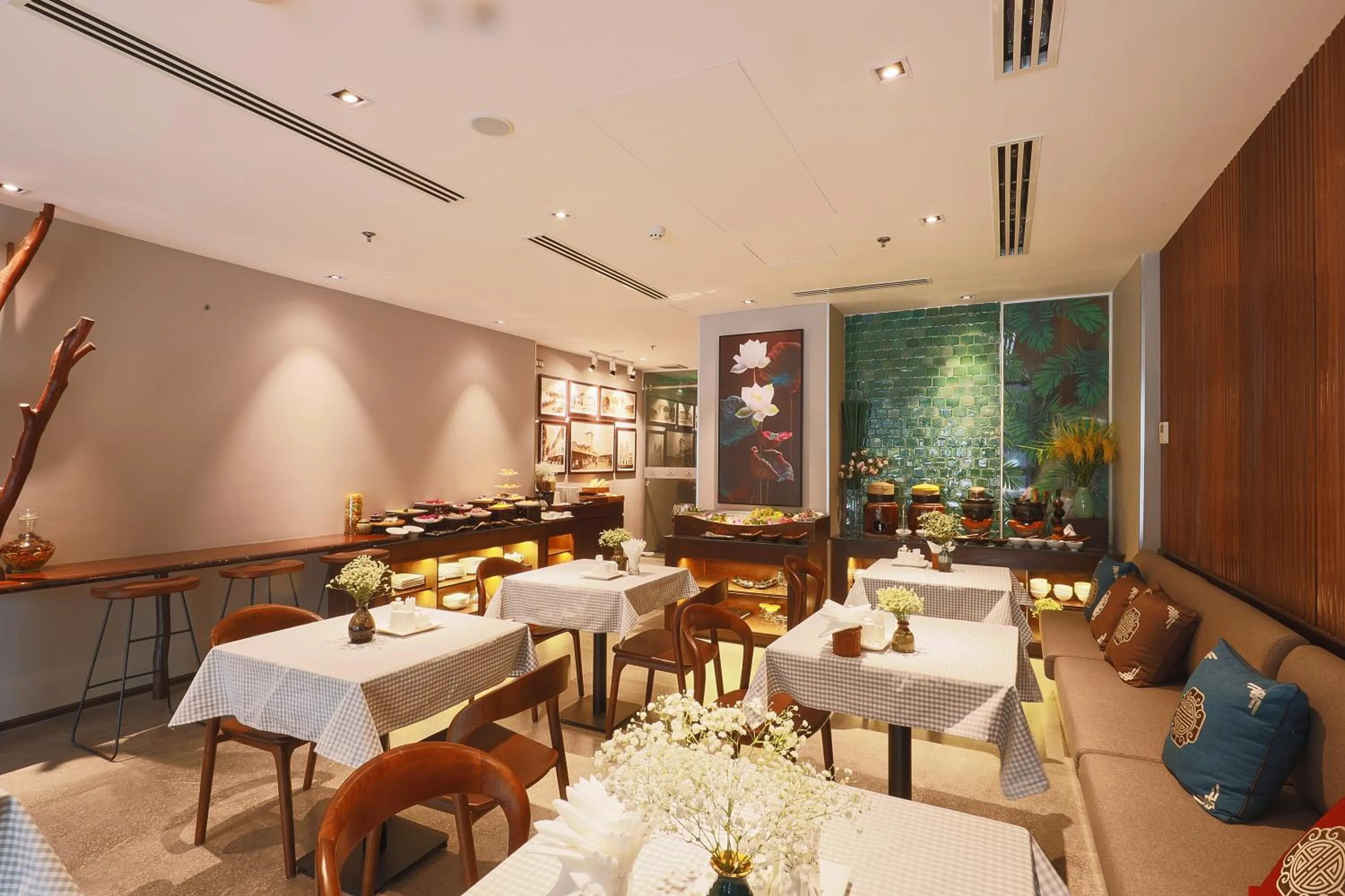 Restaurant/places to eat in CHERRY BOUTIQUE HOTEL