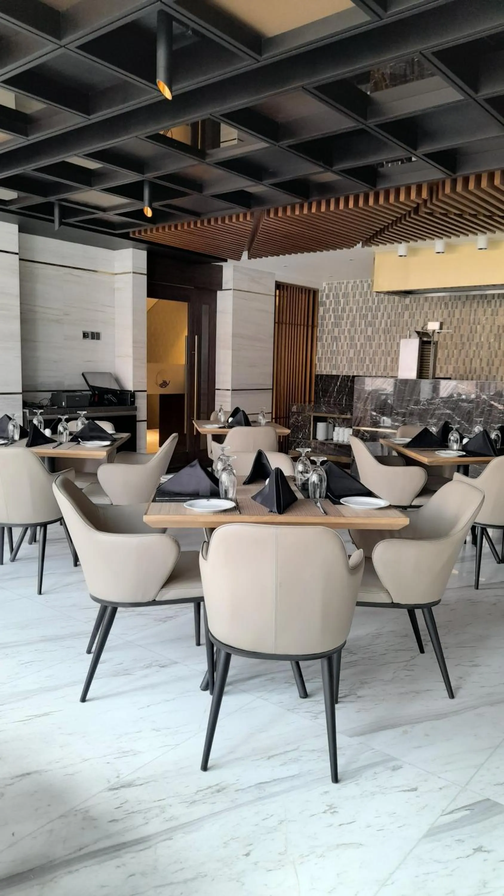 Restaurant/places to eat in Zest Metropole