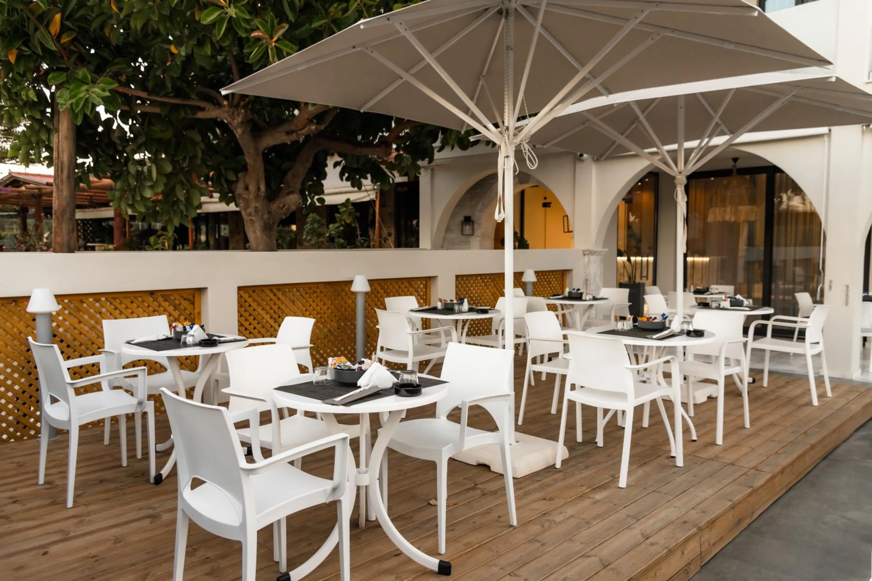 Restaurant/places to eat in Nikon Boutique Hotel