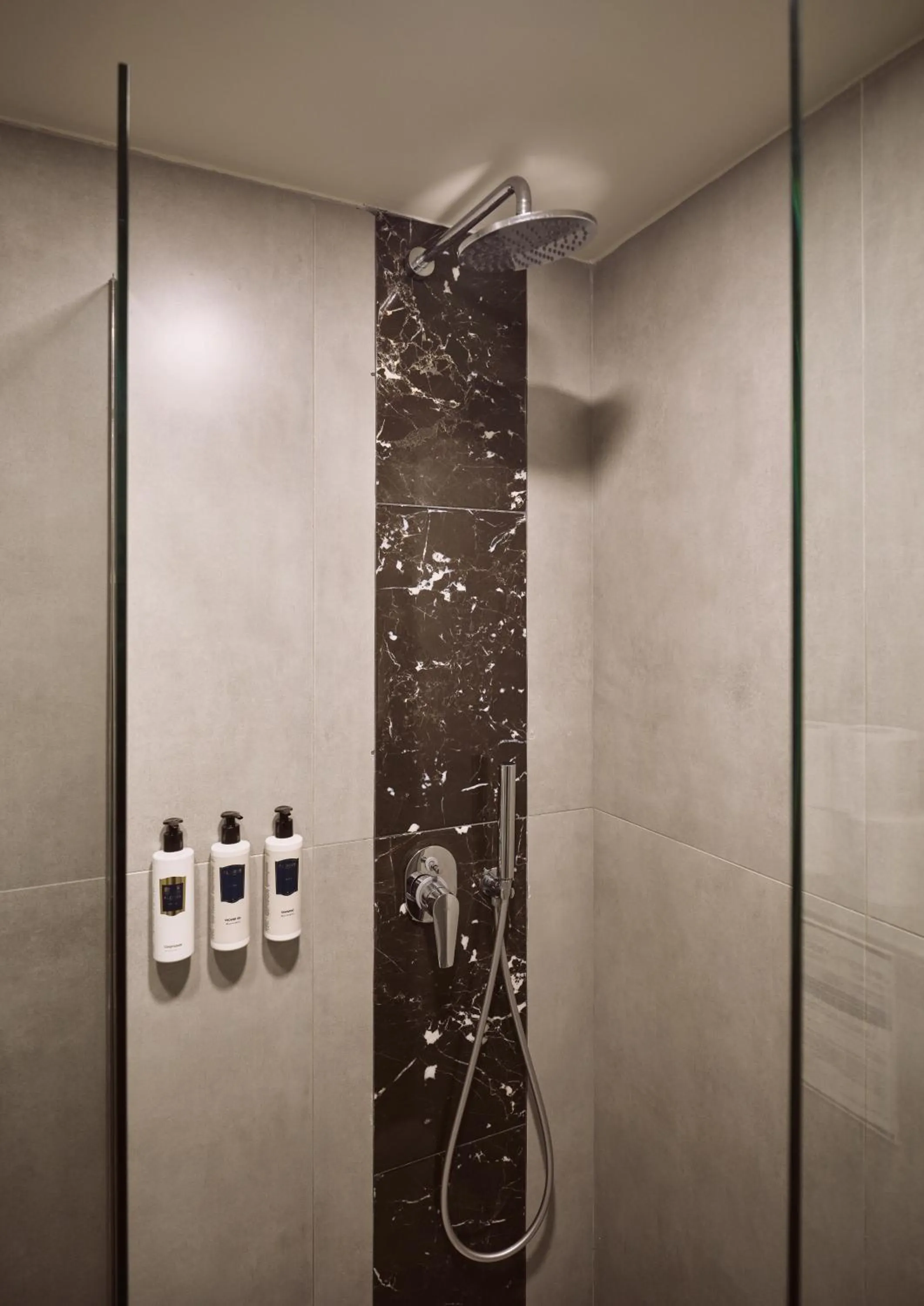 Shower in Nikon Boutique Hotel