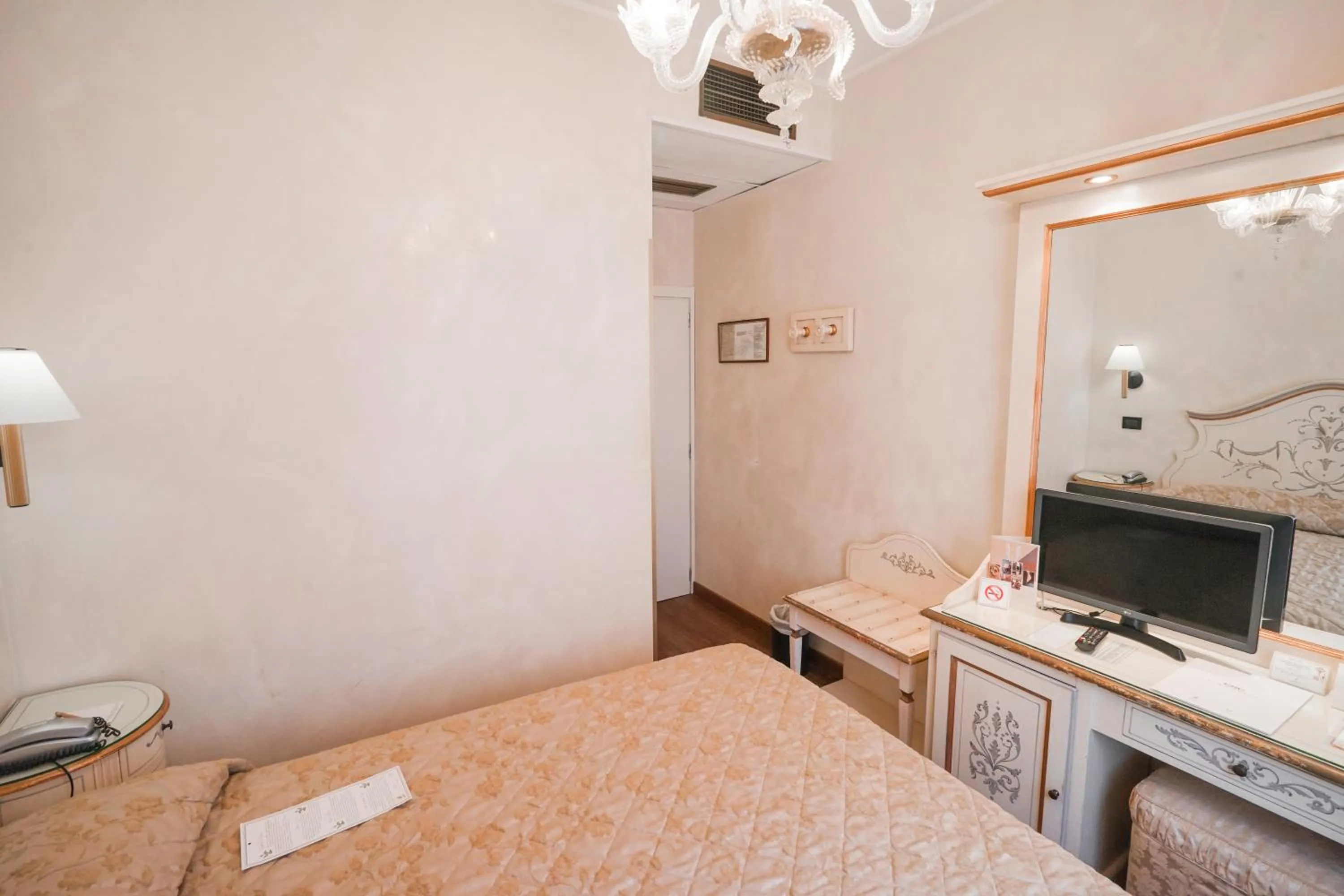 Bed in Hotel Carlton Capri