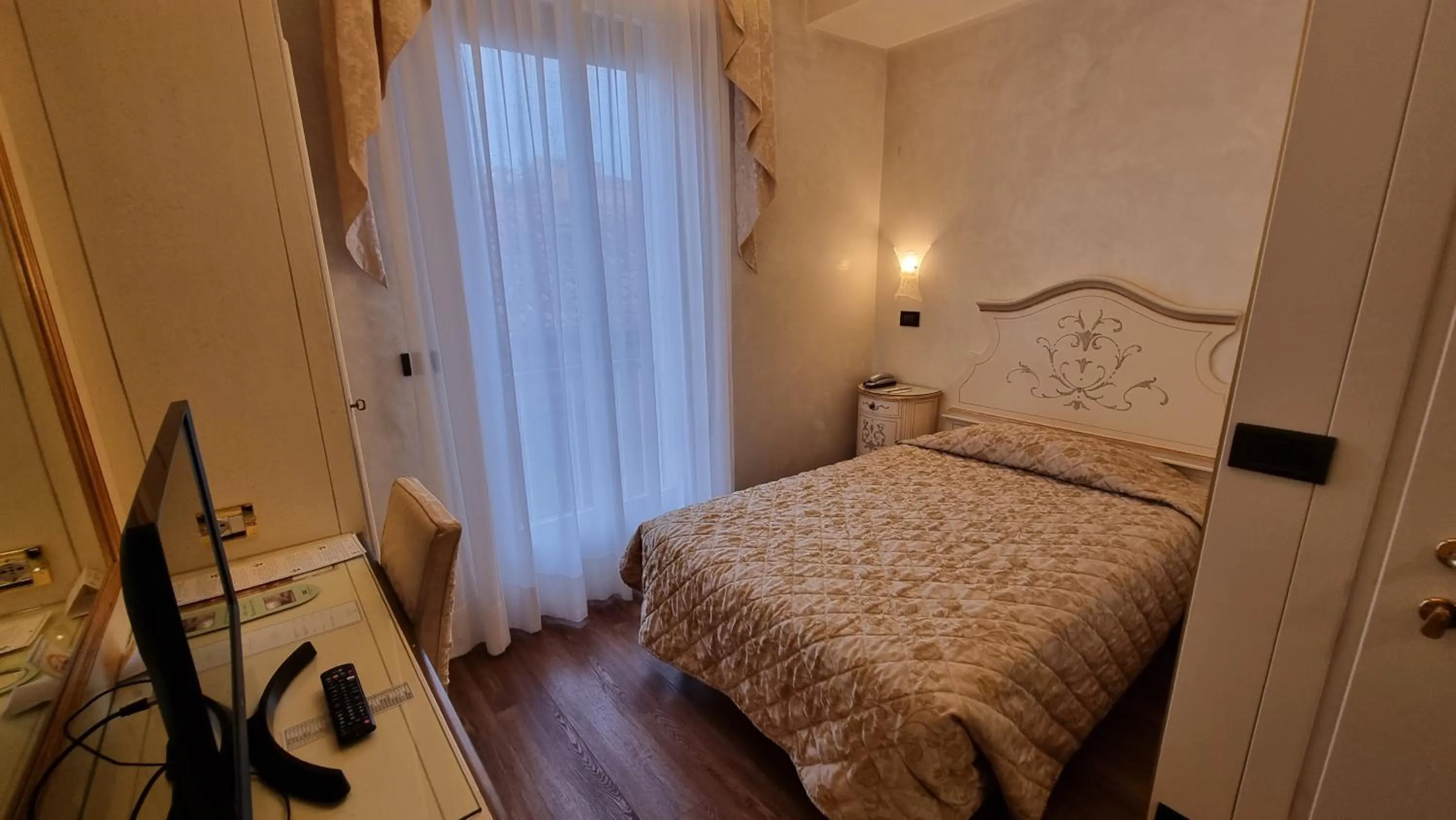 Bedroom, Bed in Hotel Carlton Capri