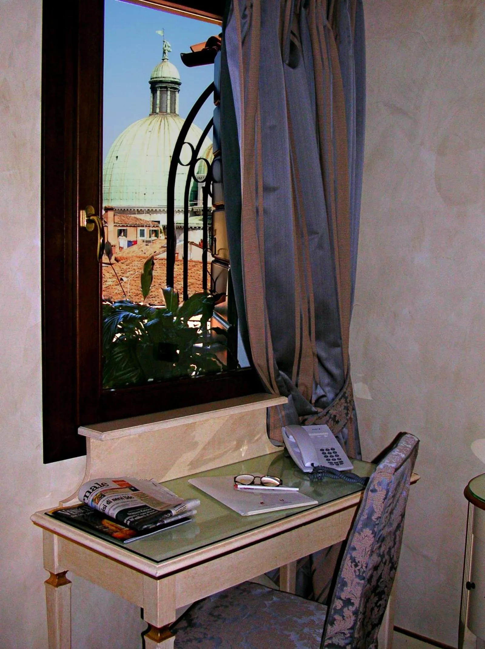 Decorative detail in Hotel Carlton Capri