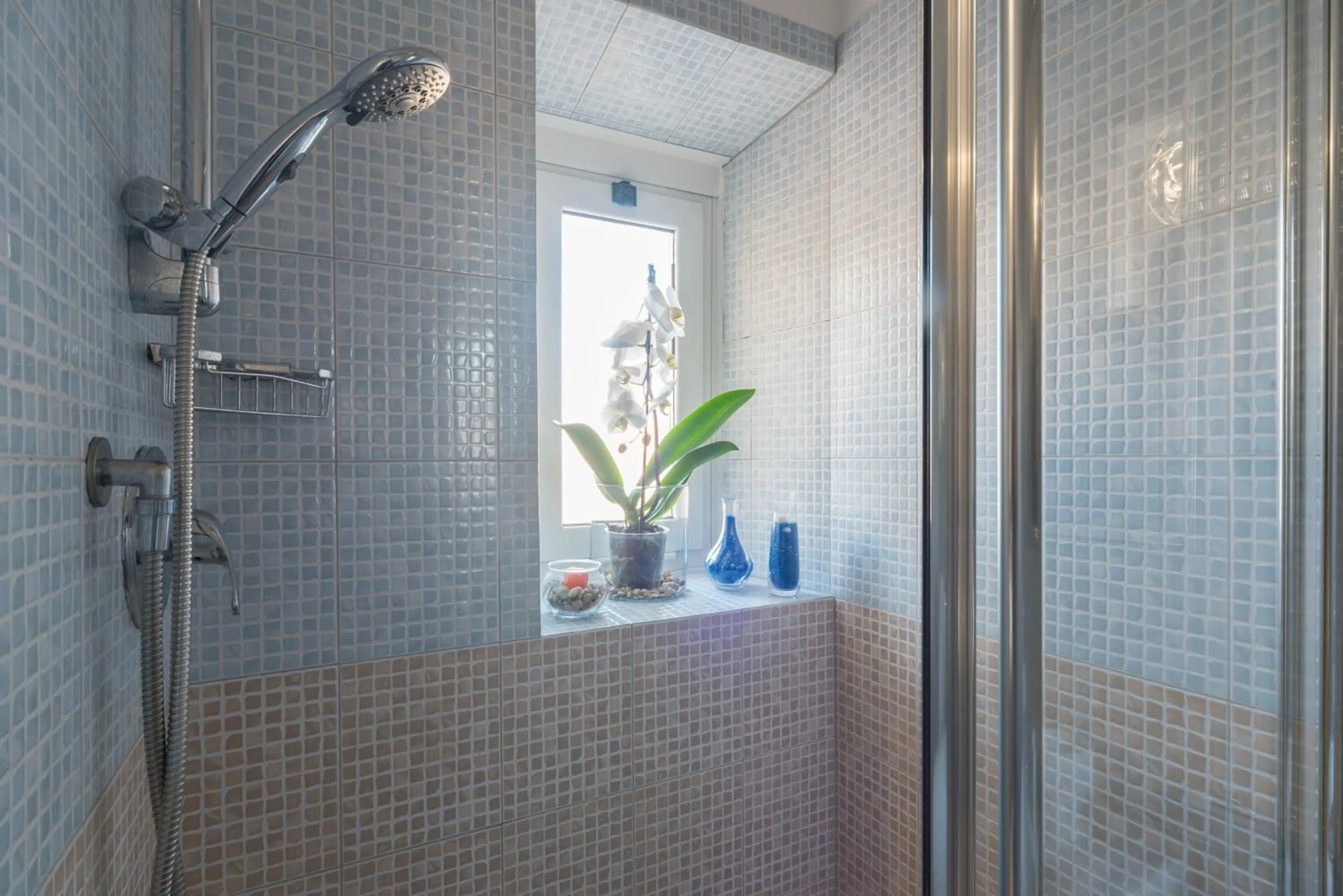 Shower in Sweet Holidays In Rome