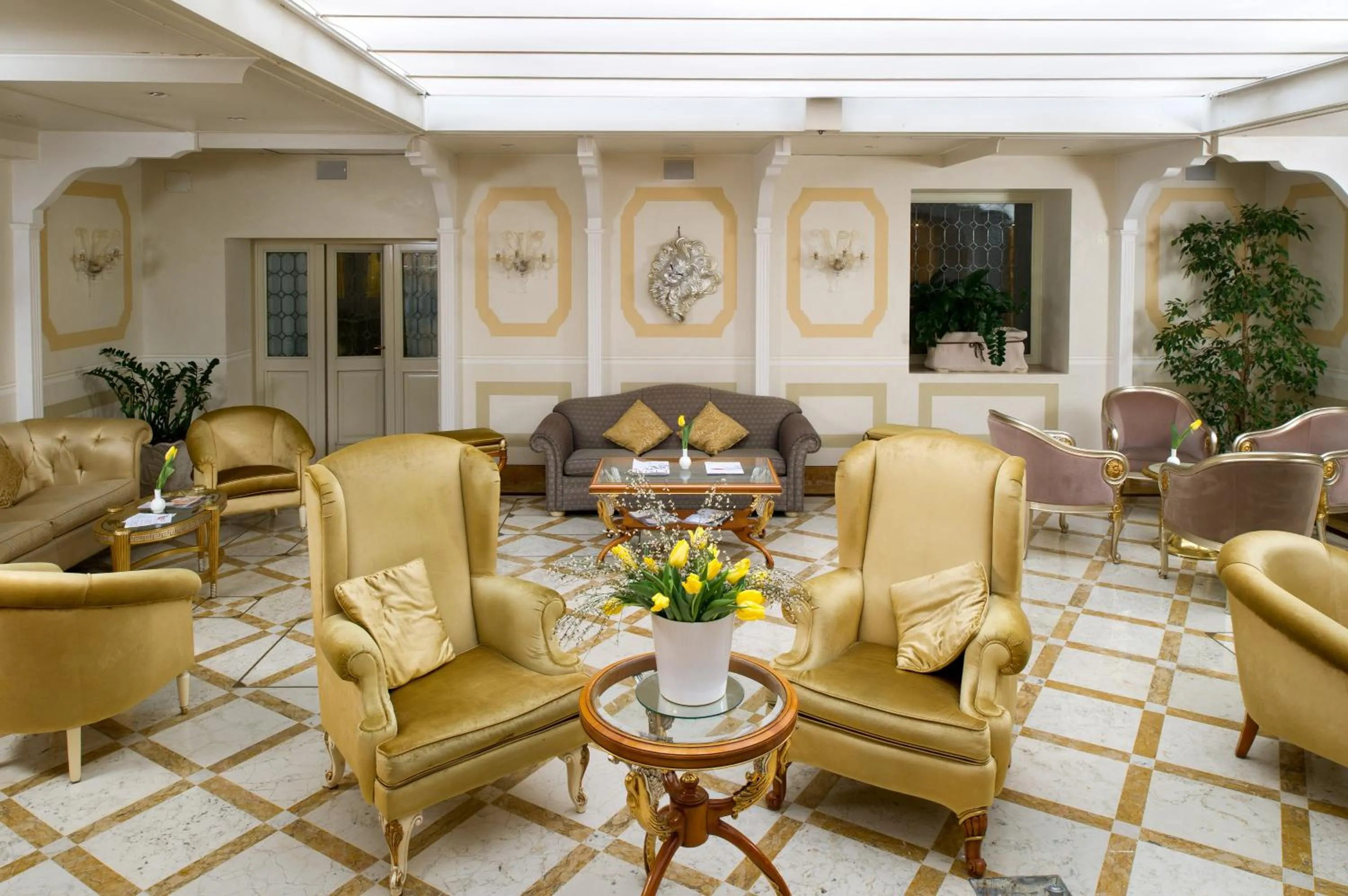 Lobby or reception in Hotel Carlton On The Grand Canal