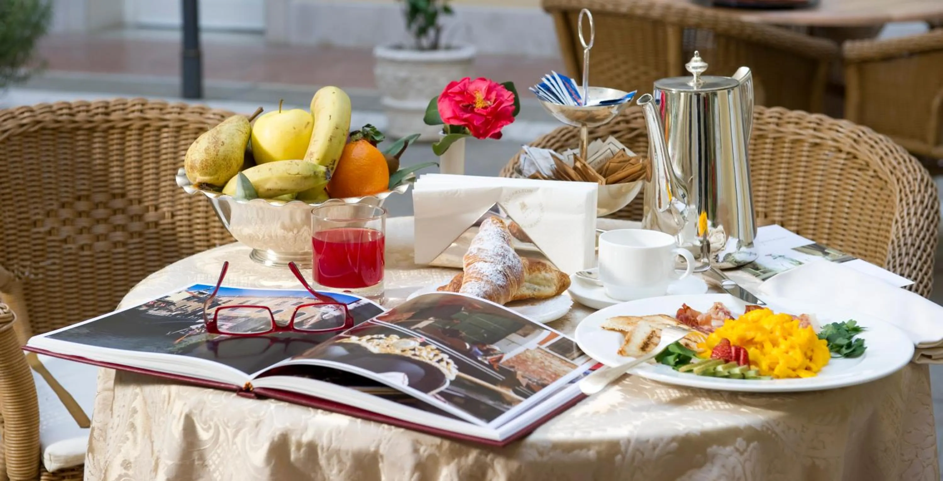 Patio in Hotel Carlton On The Grand Canal