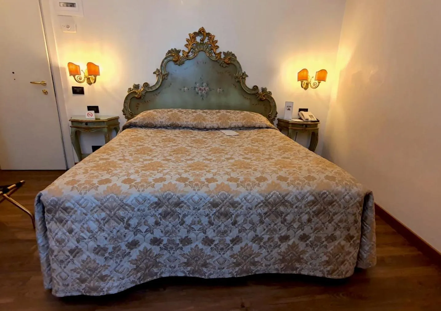 Bedroom, Bed in Hotel Carlton On The Grand Canal