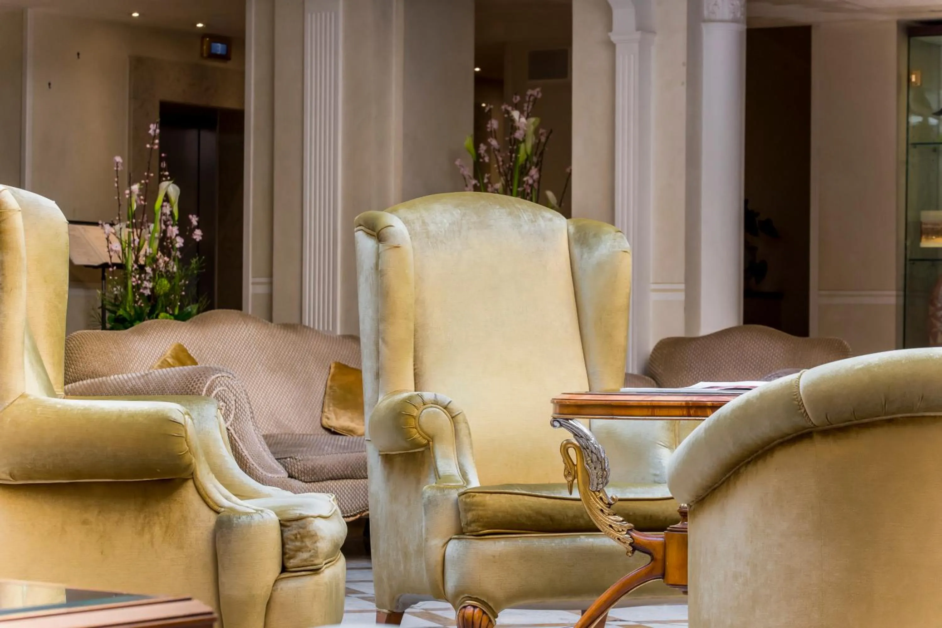 Restaurant/places to eat in Hotel Carlton On The Grand Canal