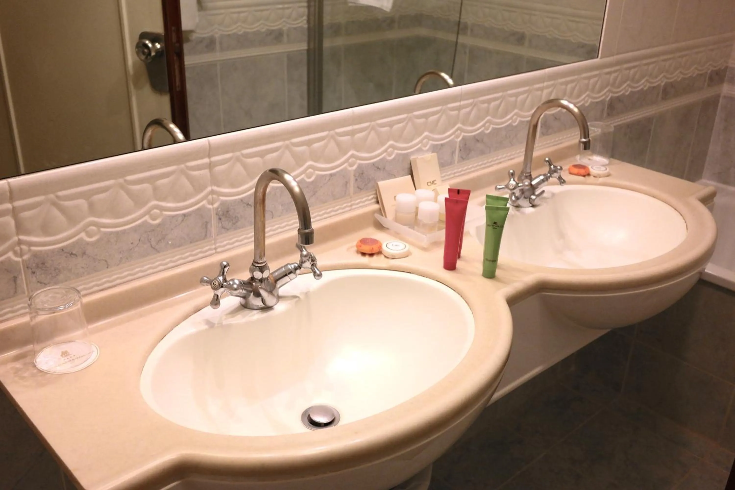 Toilet in Hotel Carlton On The Grand Canal