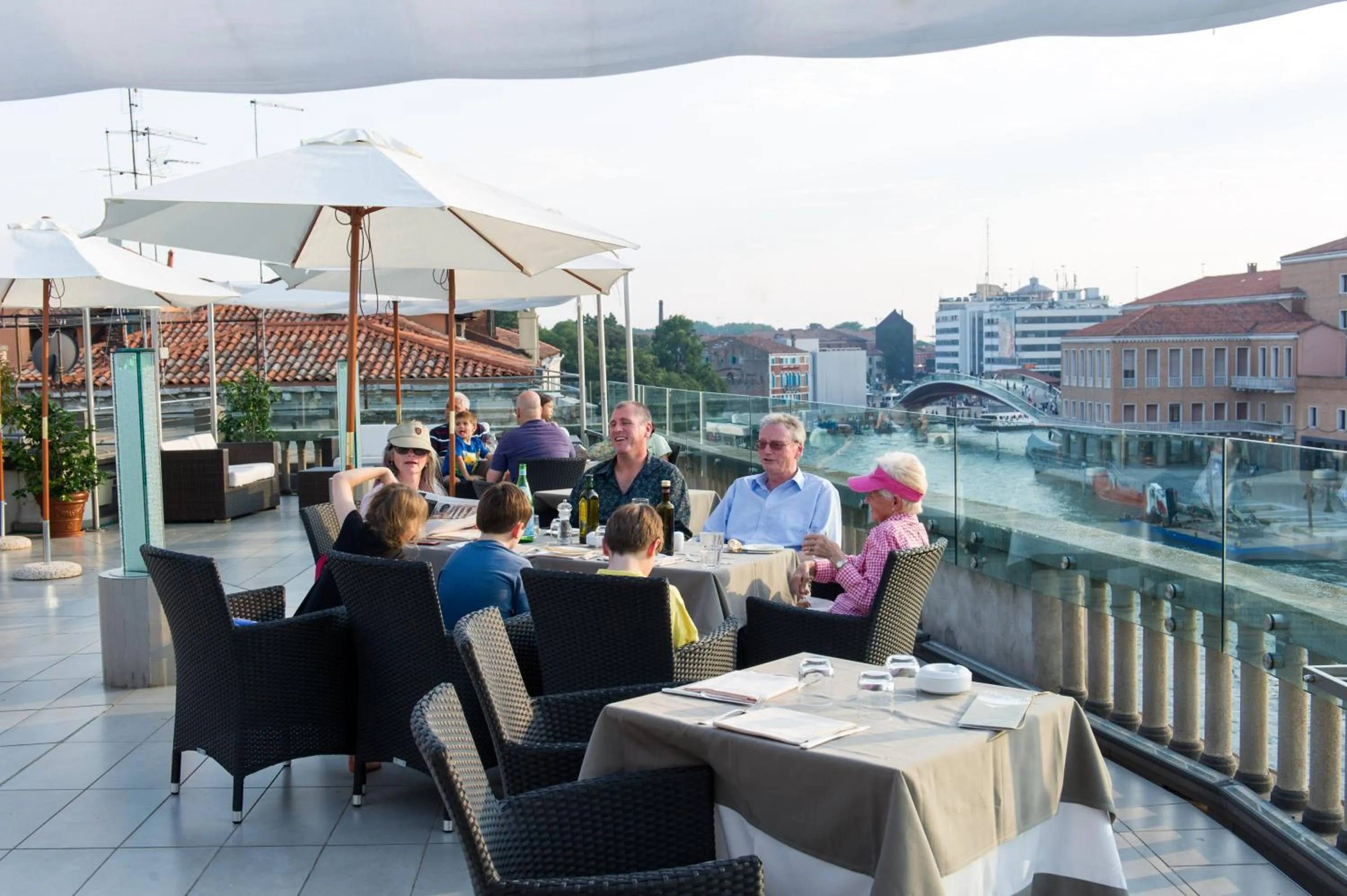 Restaurant/places to eat in Hotel Carlton On The Grand Canal