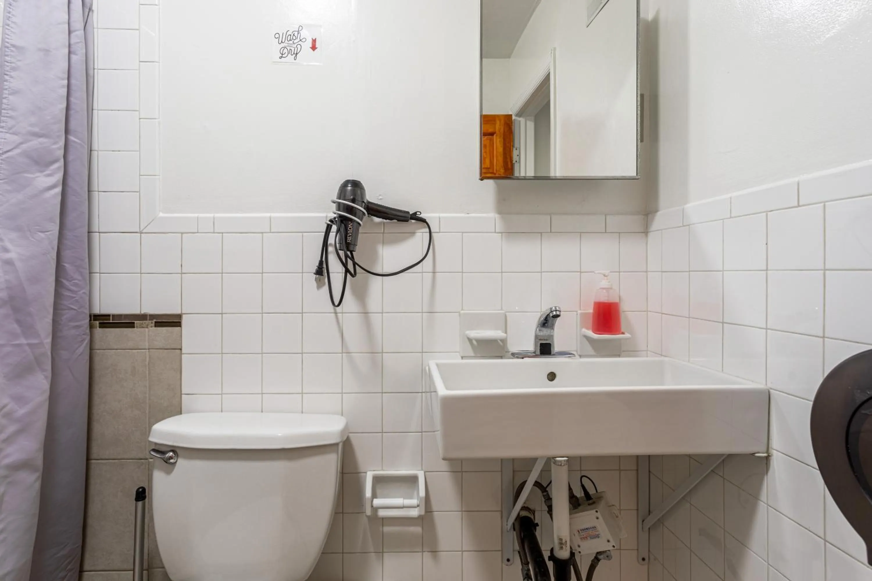 Bathroom in Best Room To Visit NYC-Subway Access