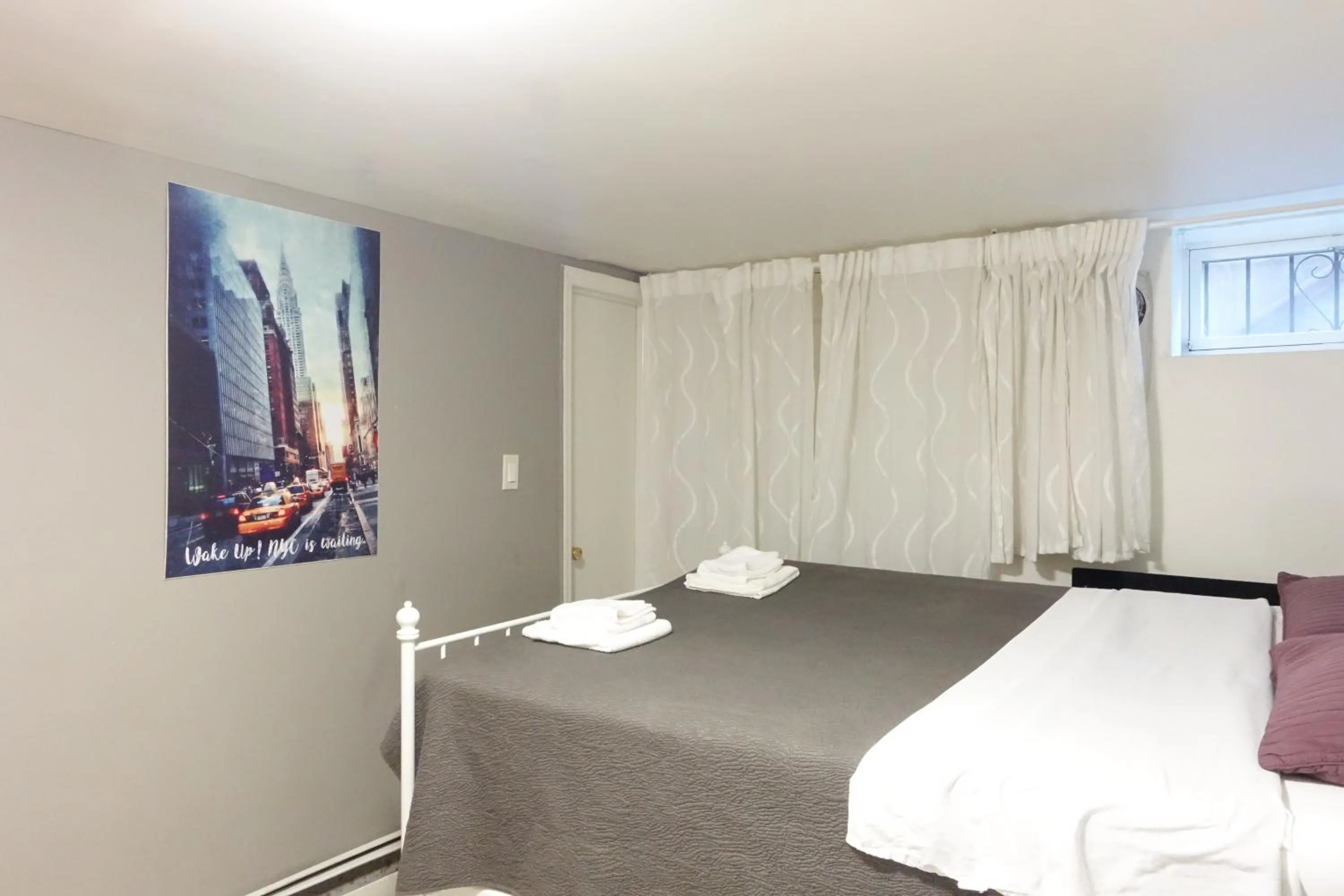 Bedroom, Bed in Best Room To Visit NYC-Subway Access