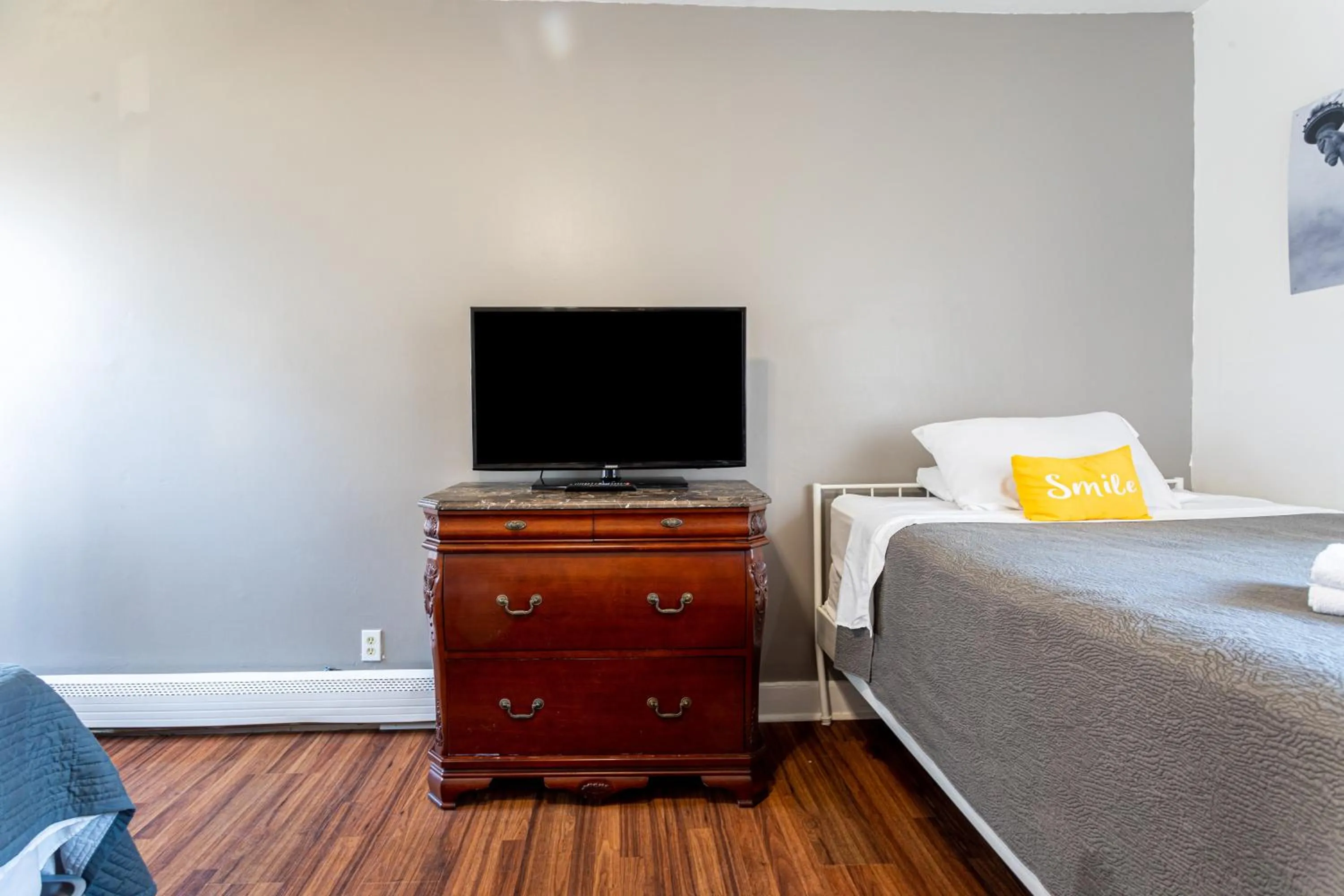 Bedroom, Bed in Best Room To Visit NYC-Subway Access