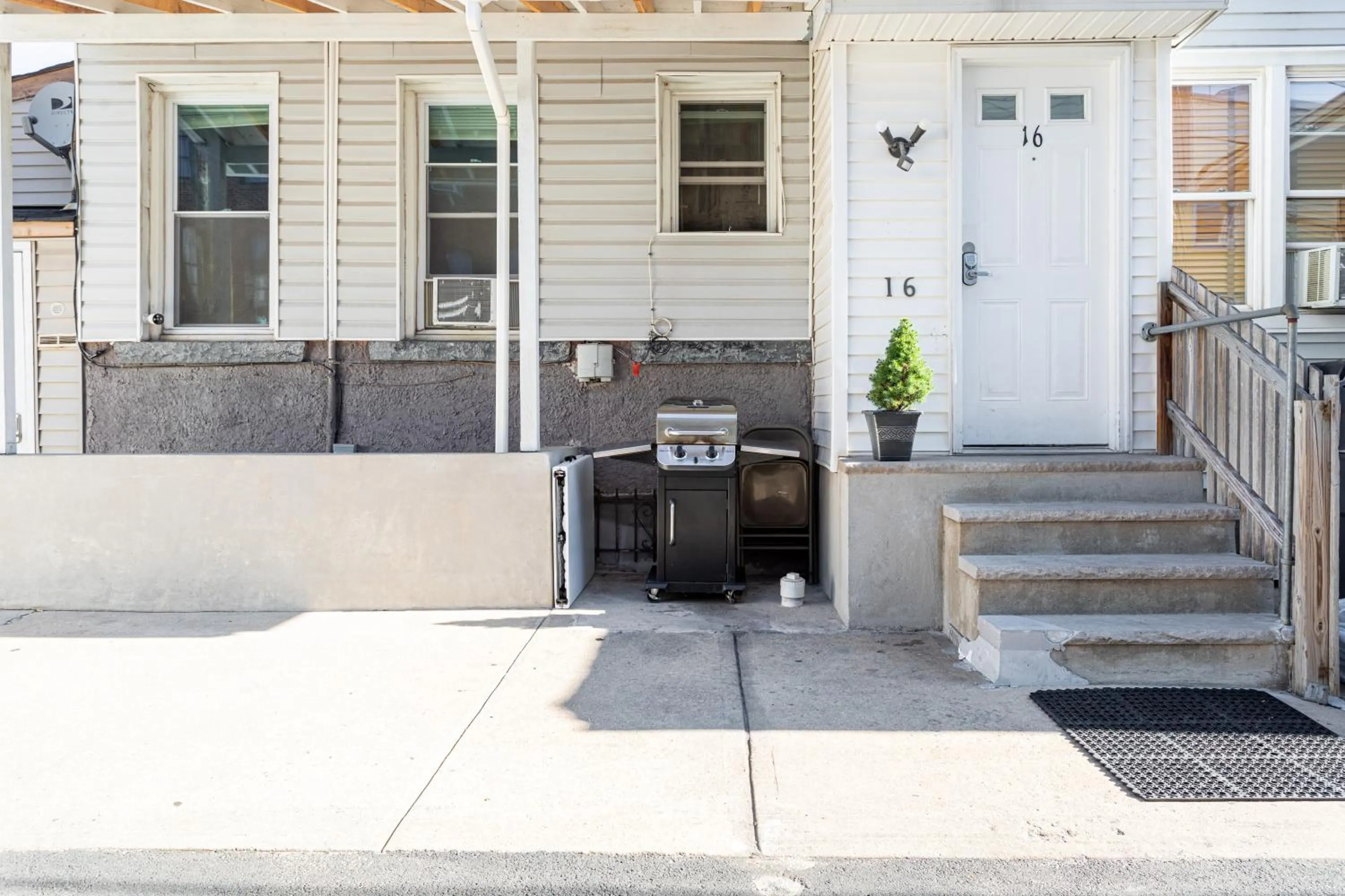 Facade/entrance in Best Room To Visit NYC-Subway Access