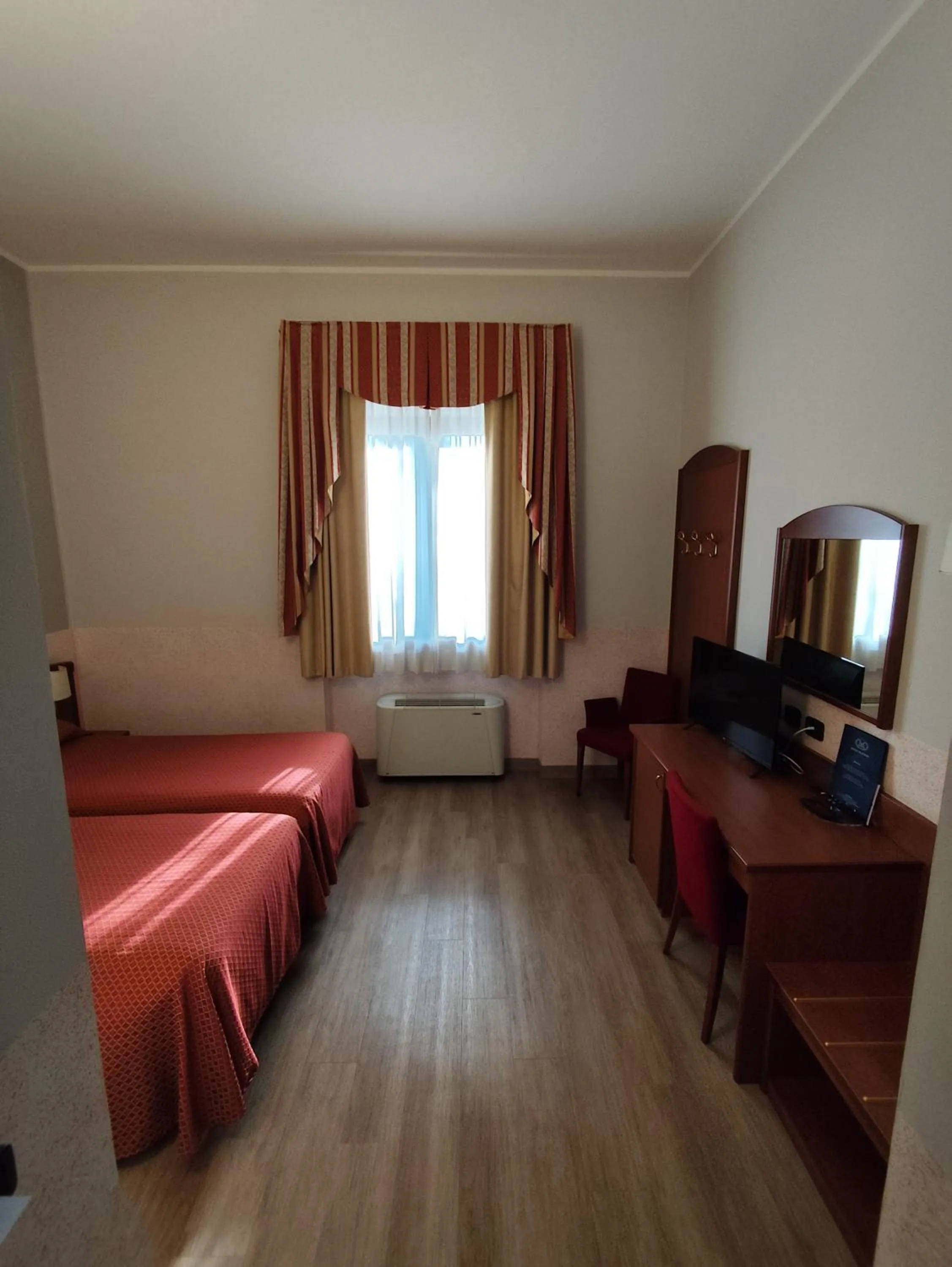 TV and multimedia, Bed in Hotel Majestic