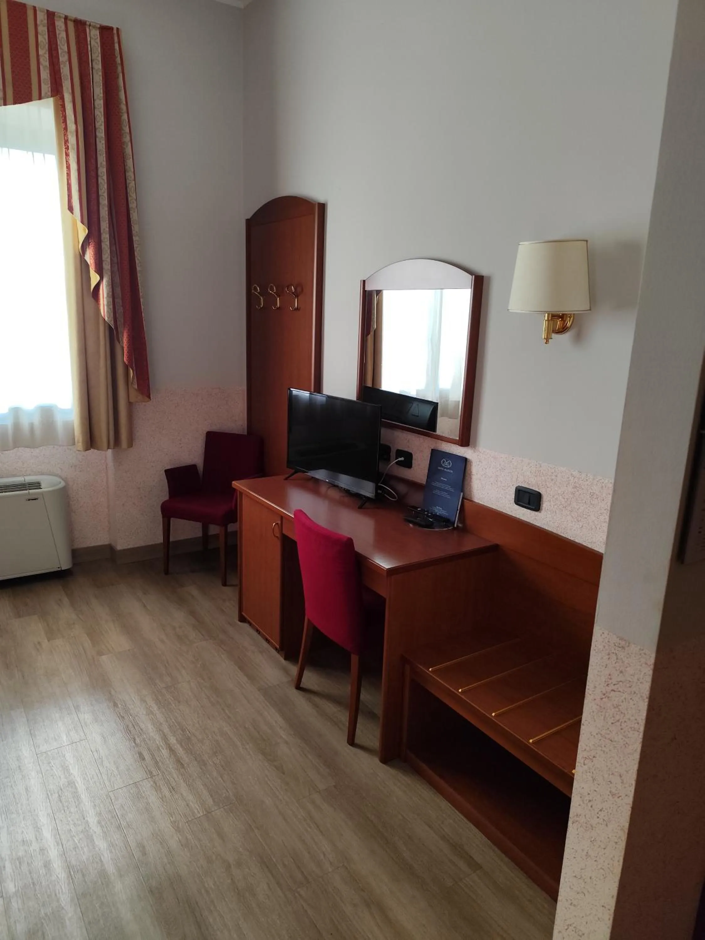 TV and multimedia in Hotel Majestic