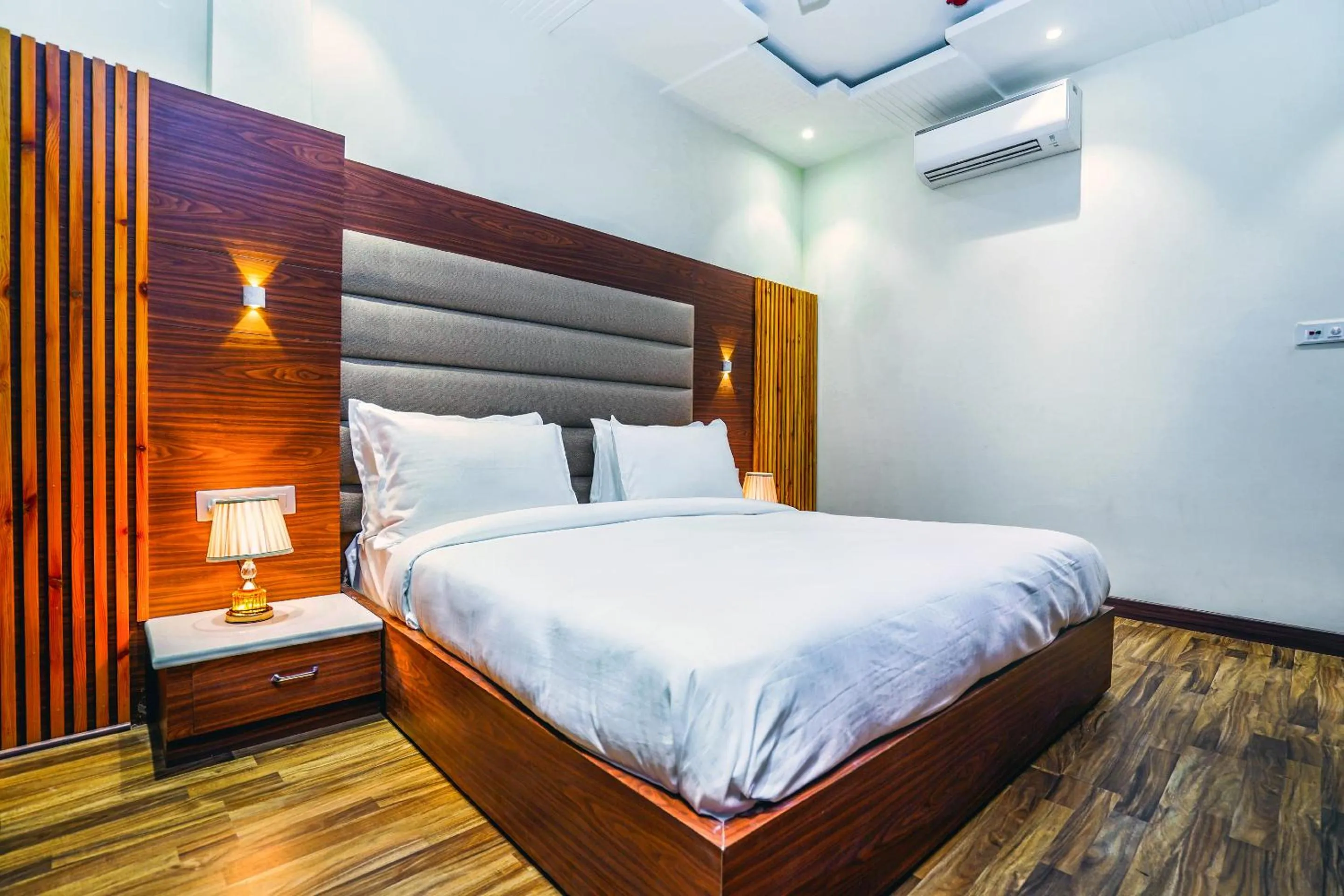 Photo of the whole room, Bed in Hotel Aura Grand By Levelup Hotels