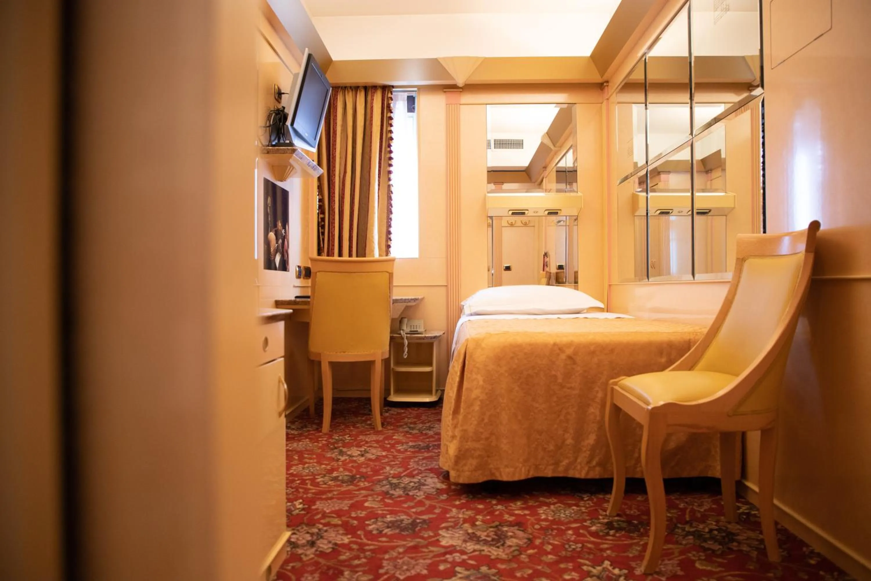 Photo of the whole room, Bed in Hotel Wagner