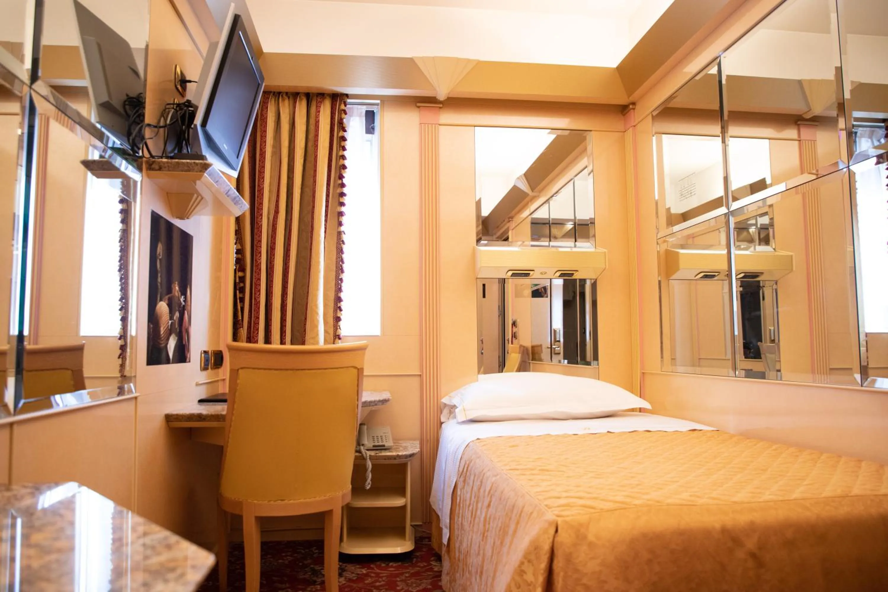 Photo of the whole room, Bed in Hotel Wagner