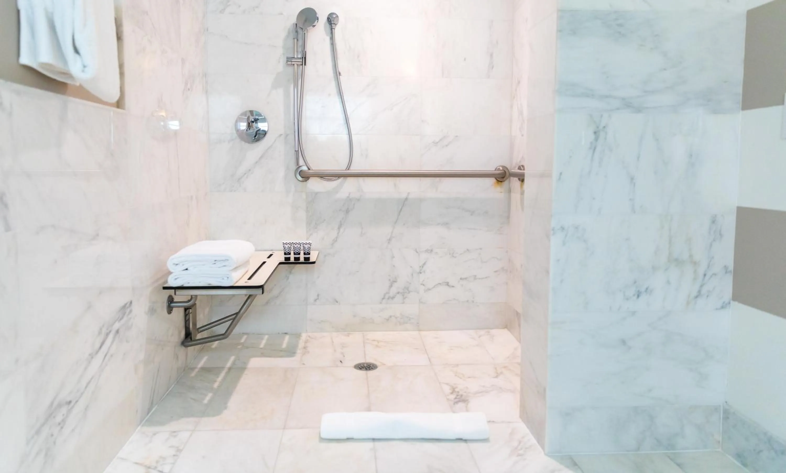 Bathroom in Uma House by Yurbban South Beach