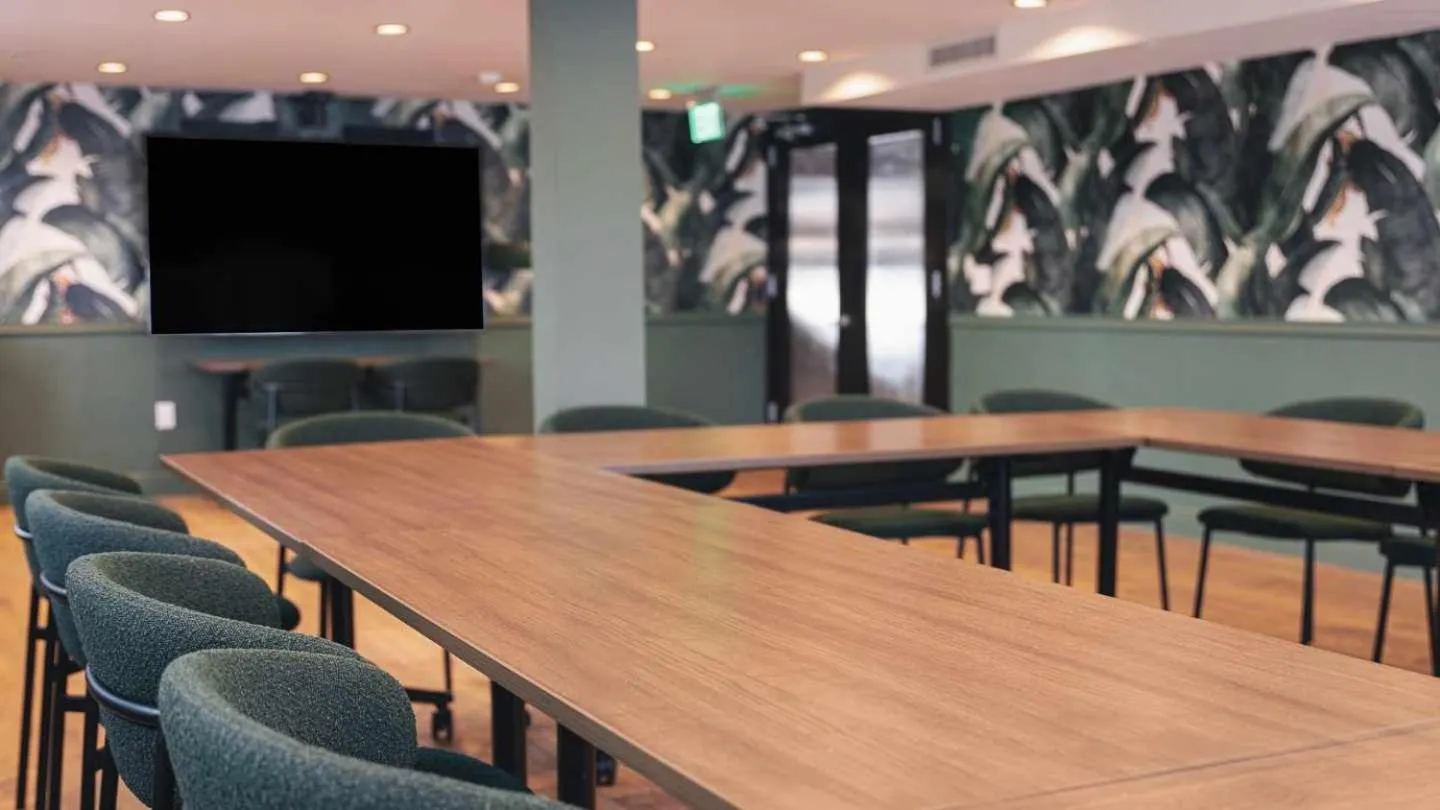 Meeting/conference room in Uma House by Yurbban South Beach