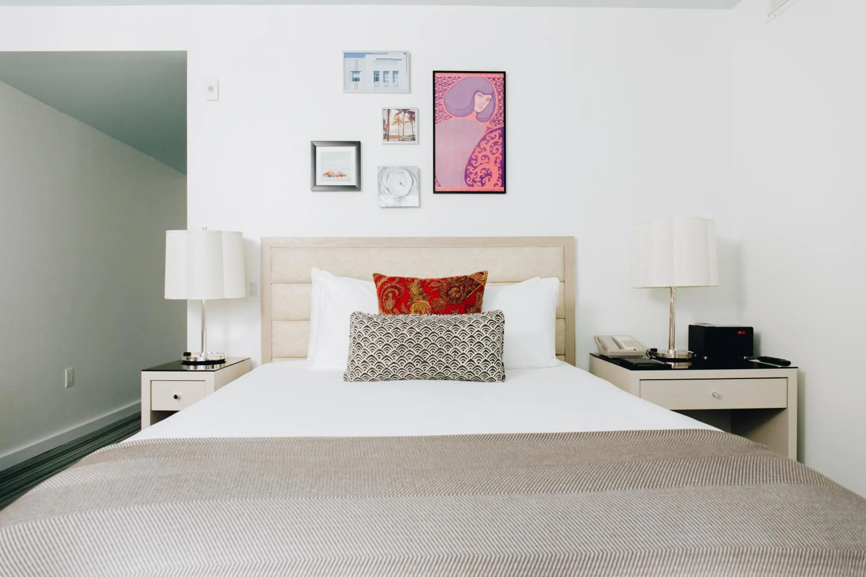 Photo of the whole room, Bed in Uma House by Yurbban South Beach