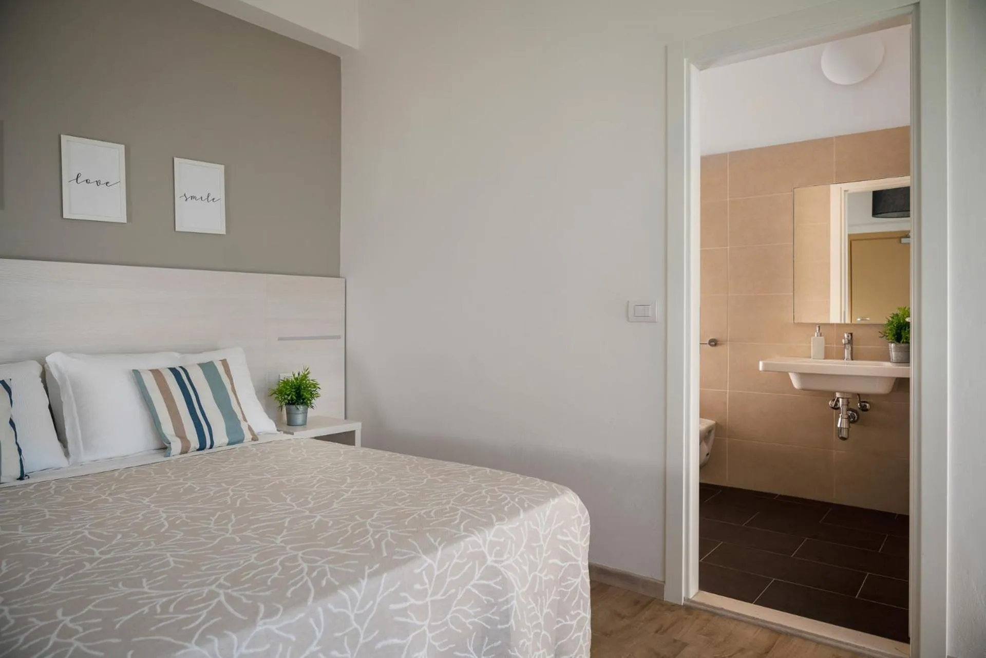 Photo of the whole room, Bed in Club Hotel