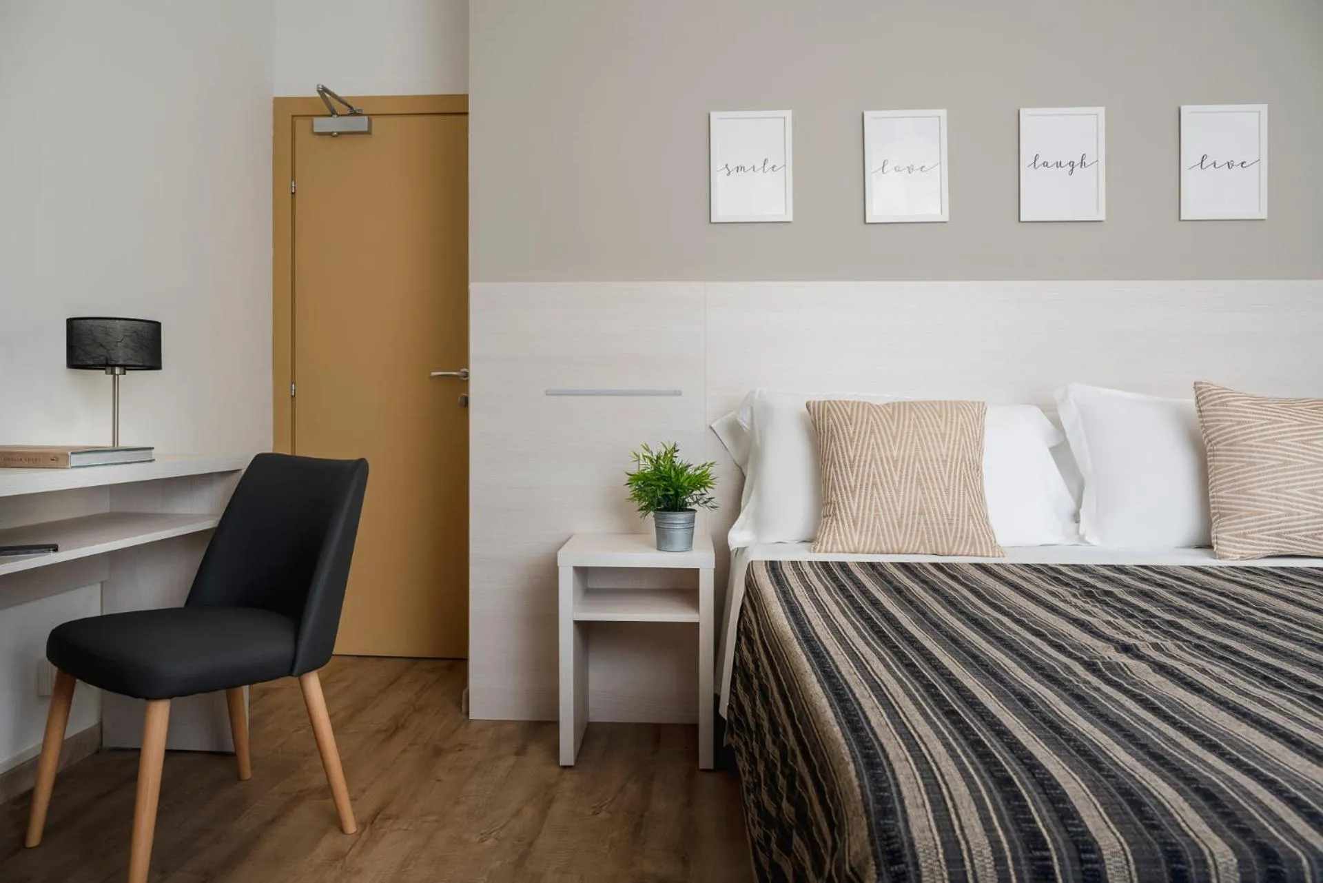 Photo of the whole room, Bed in Club Hotel