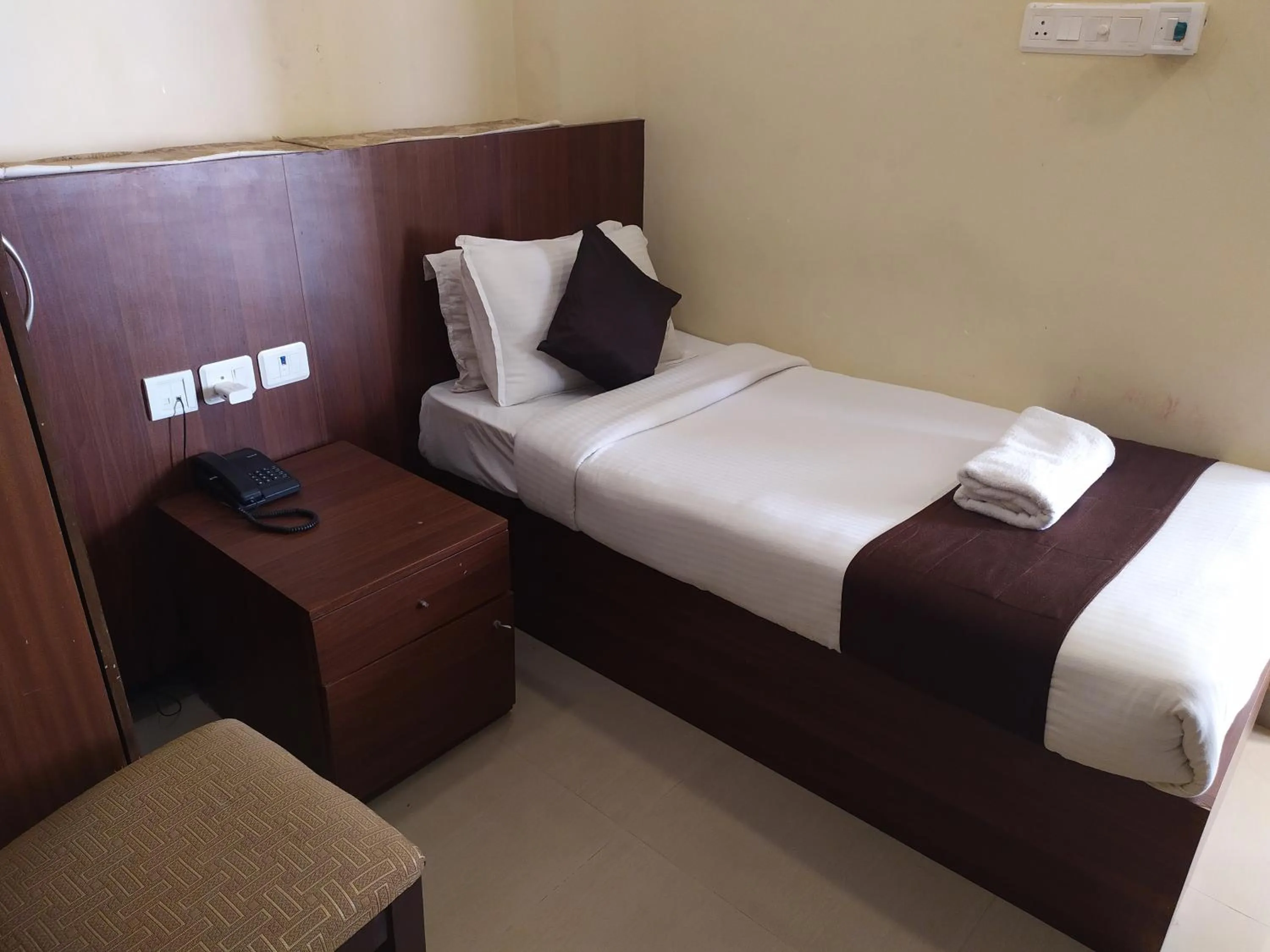 Photo of the whole room, Bed in Hotel ParkwayInn