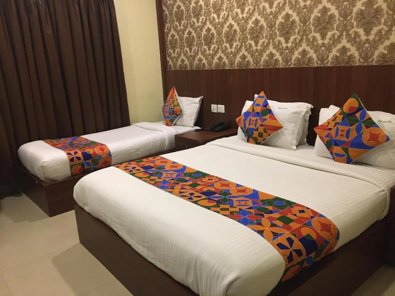 Photo of the whole room, Bed in Hotel ParkwayInn