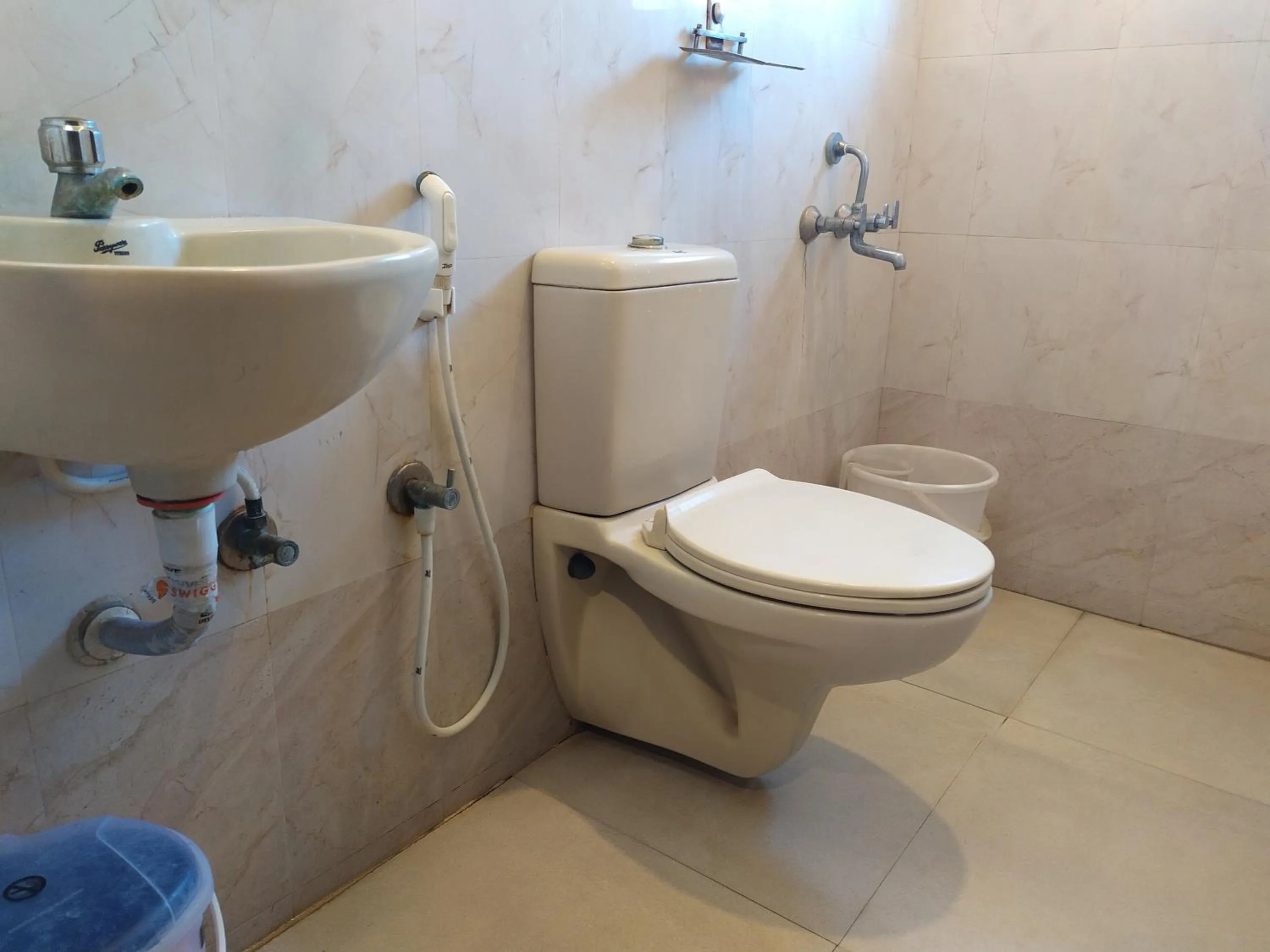 Bathroom in Hotel ParkwayInn