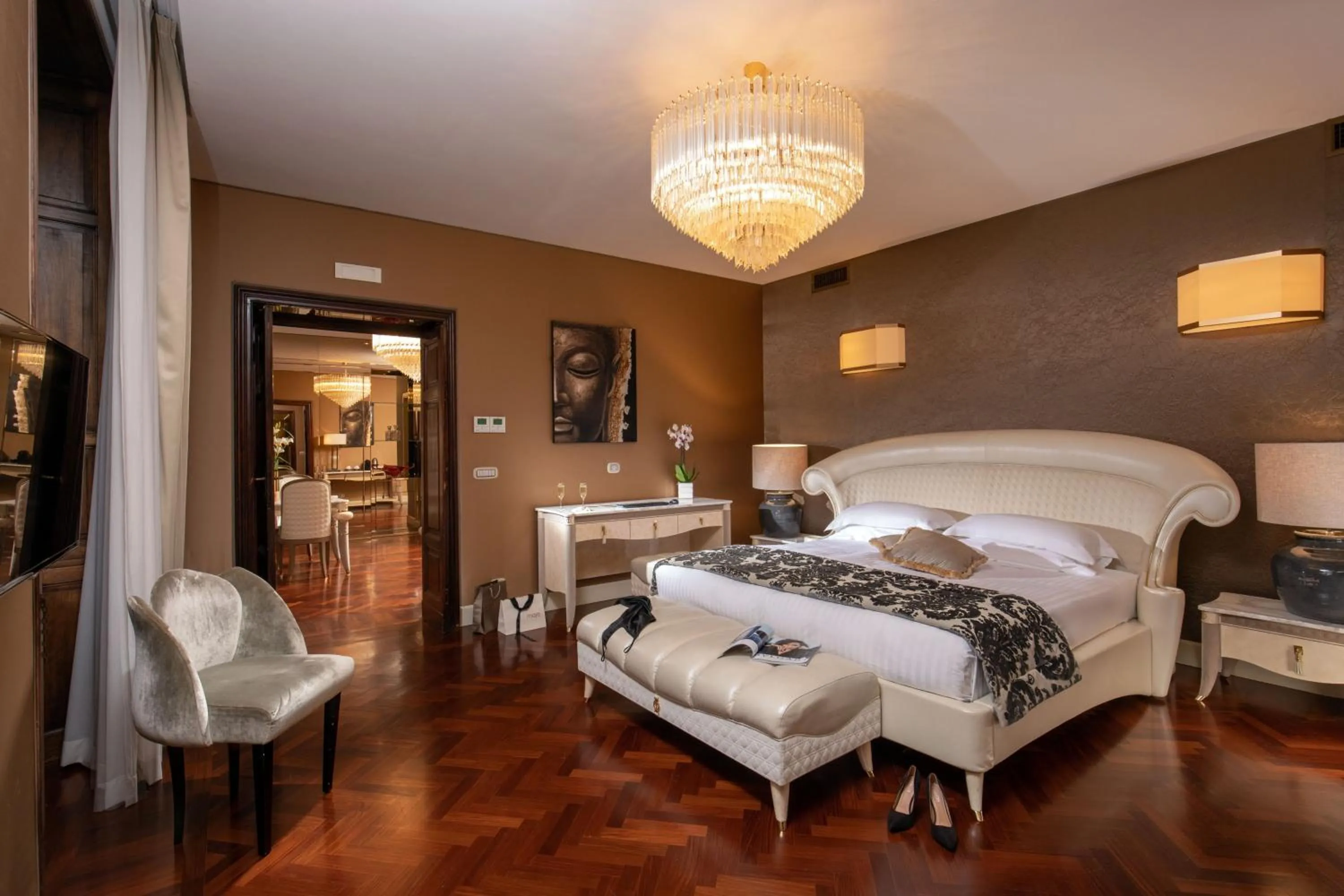 Bed in The Inn at the Spanish Steps Luxury Collection - The Inn at the Spanish Steps
