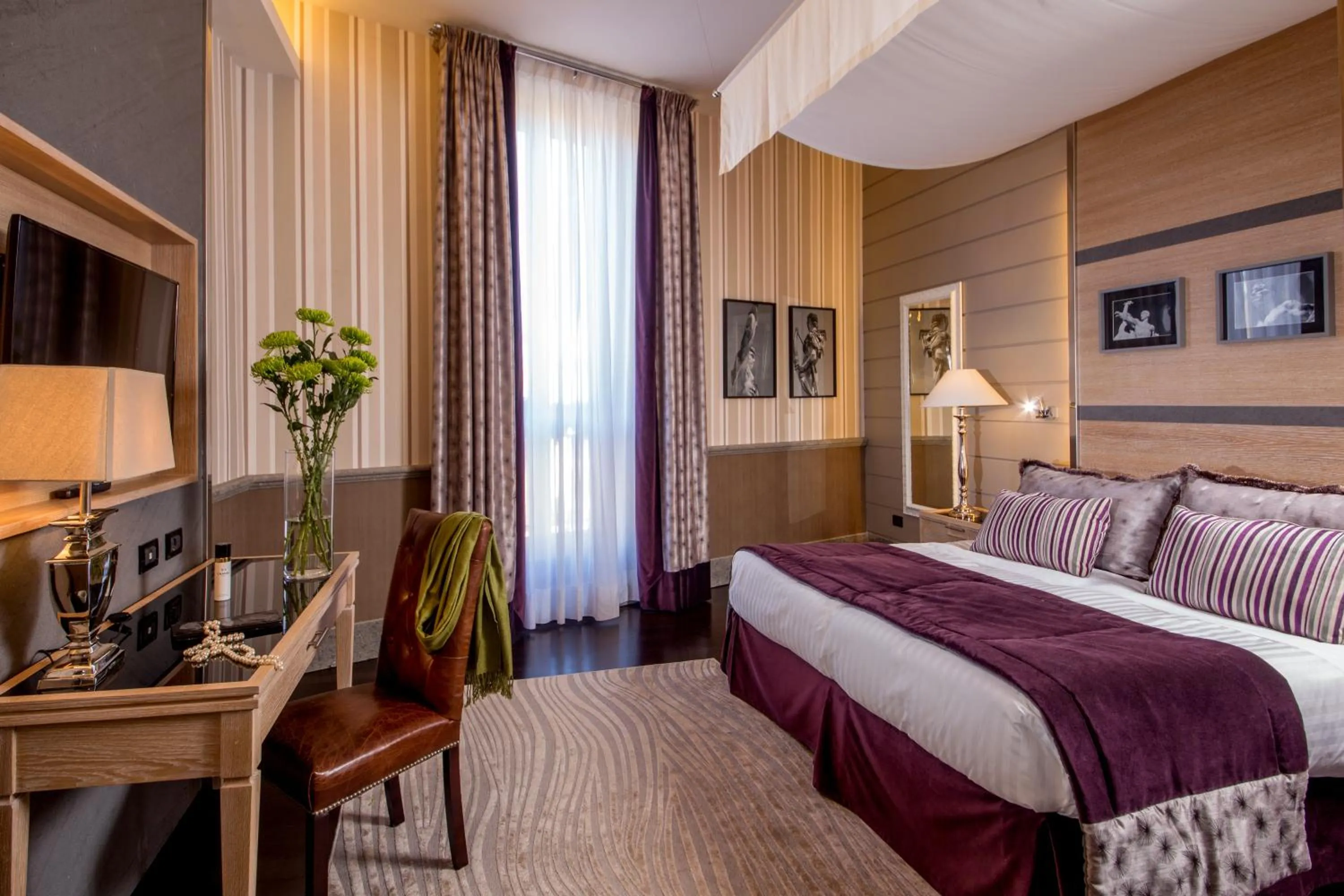 Bed in The Inn at the Spanish Steps Luxury Collection - The Inn at the Spanish Steps