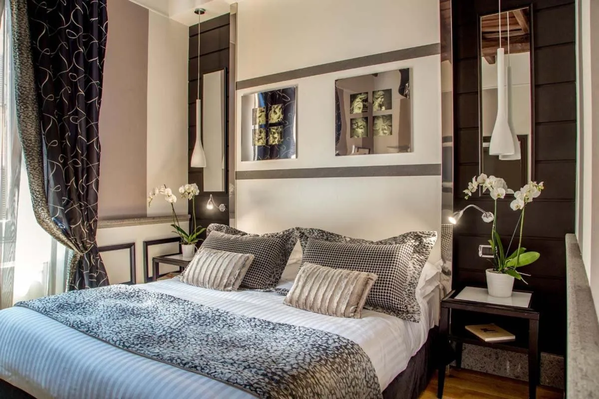 Bed in The Inn at the Spanish Steps Luxury Collection - The Inn at the Spanish Steps