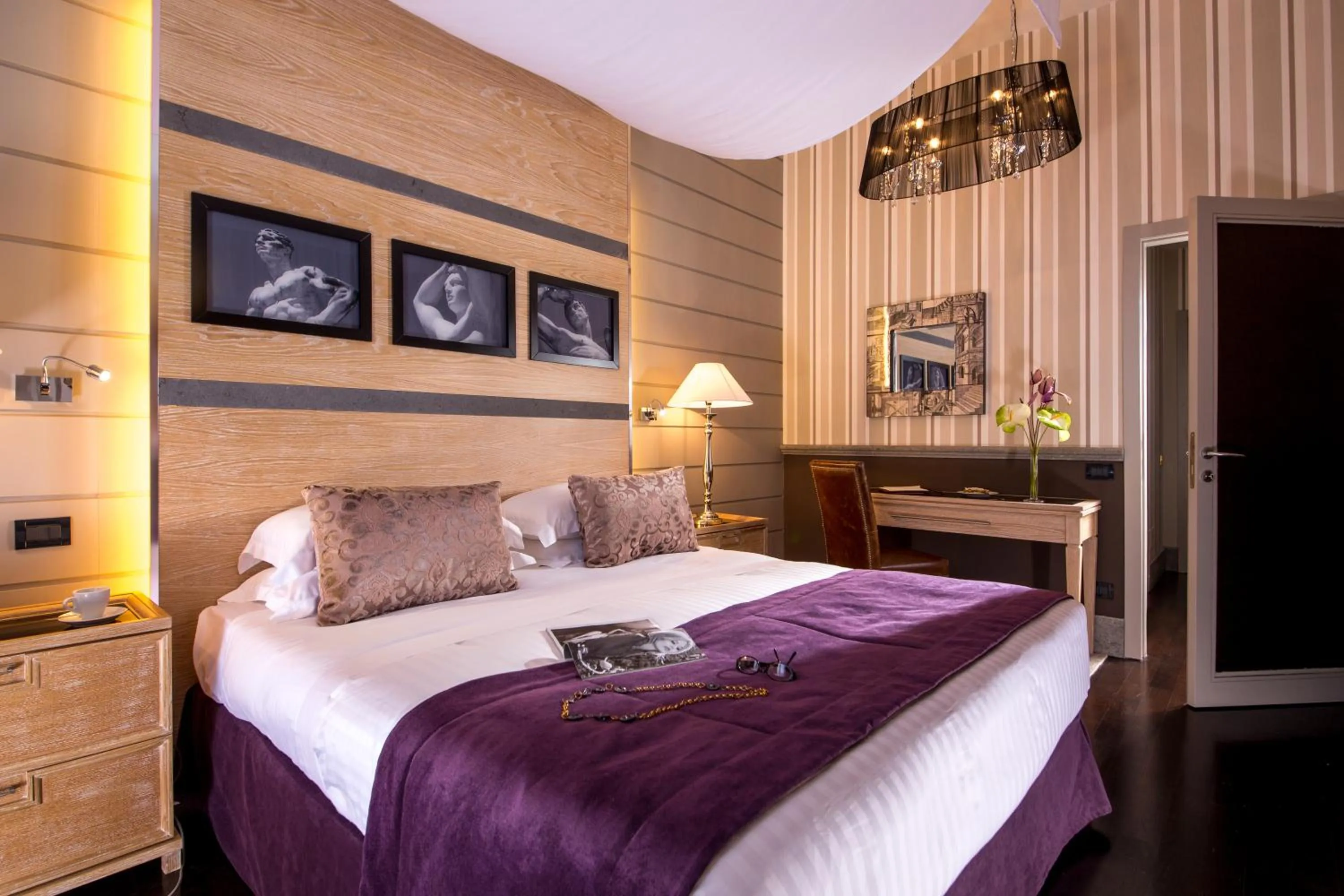 Bed in The Inn at the Spanish Steps Luxury Collection - The Inn at the Spanish Steps